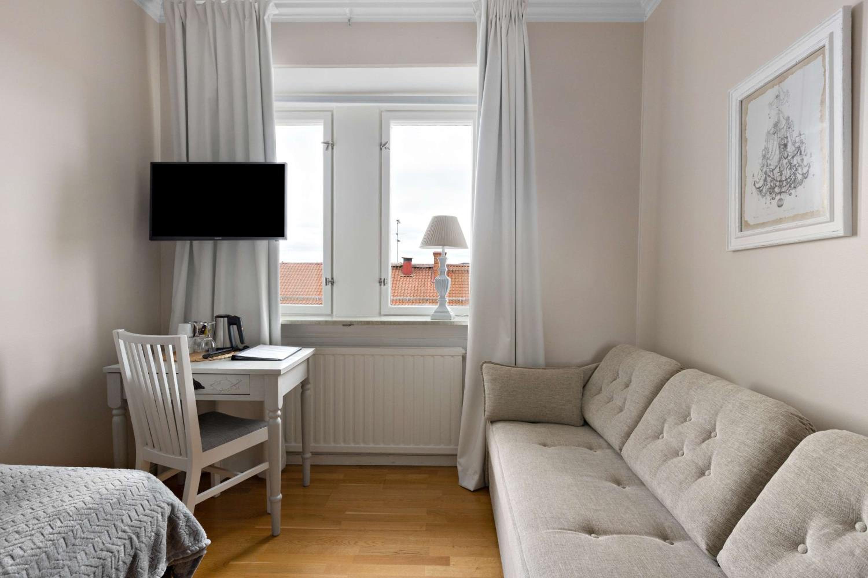 Single Room with Sofa Bed - Non-Smoking