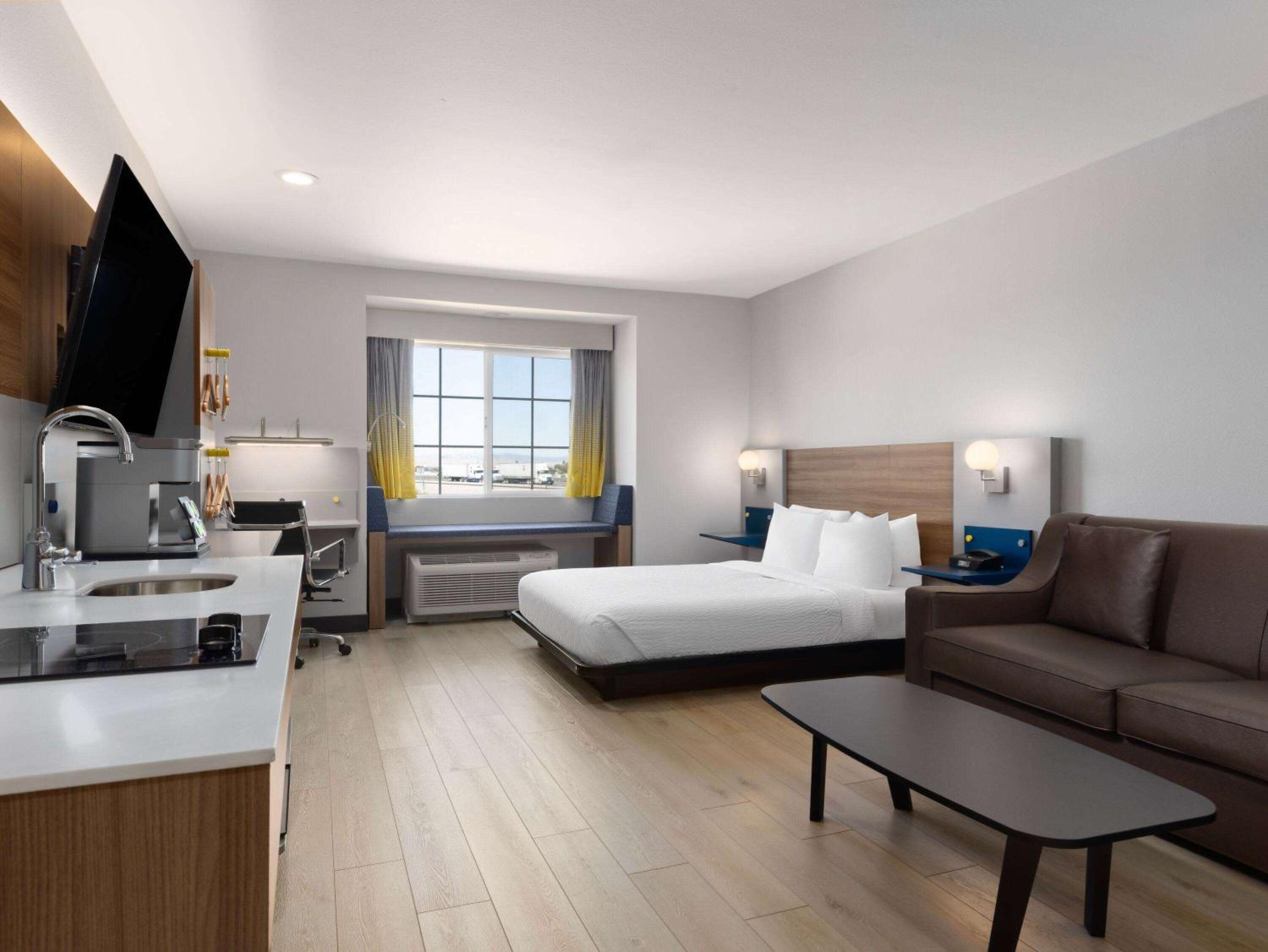 Efficiency Studio with One Queen Bed - Mobility Accessible - Non-Smonking