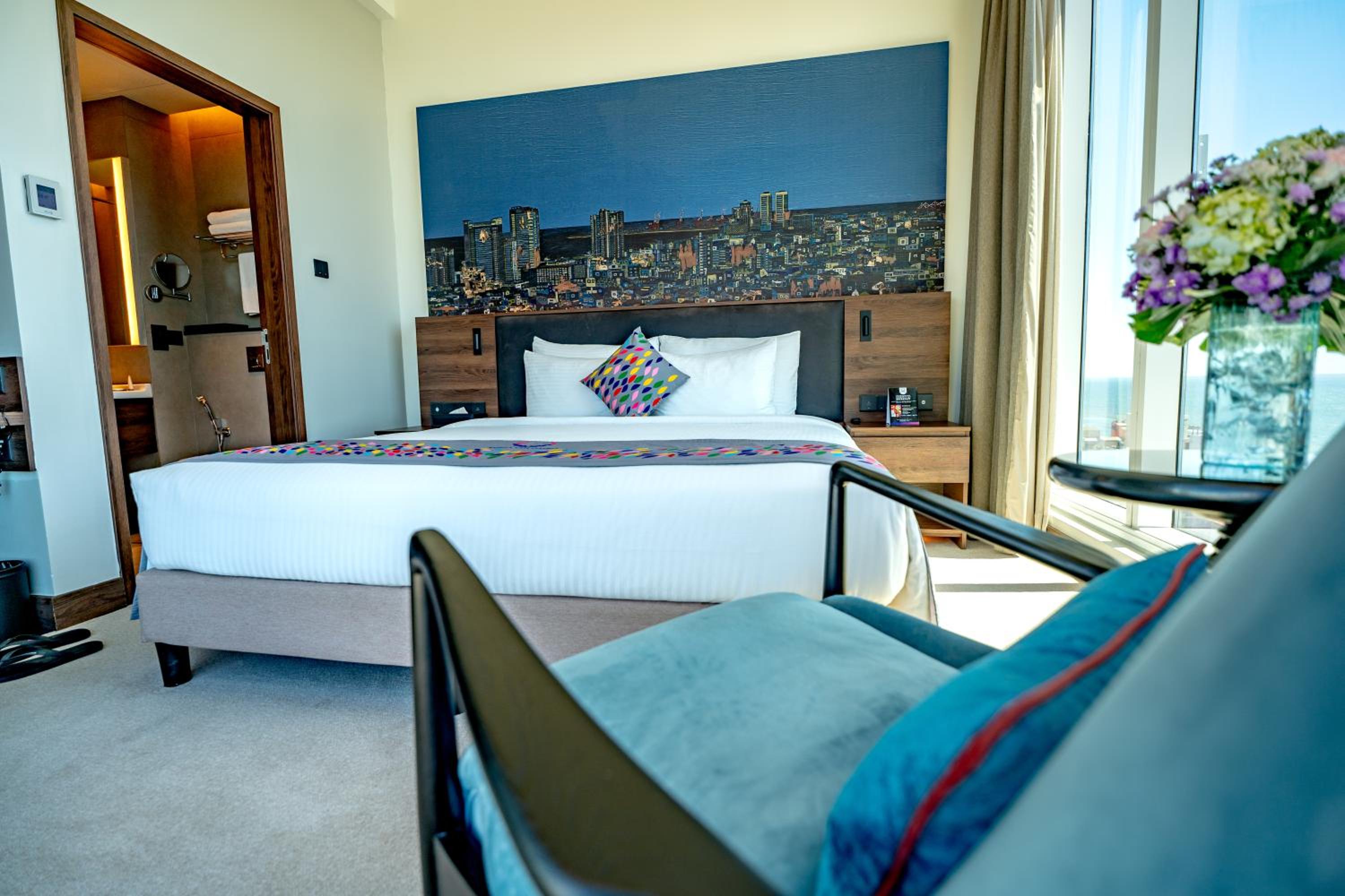 Deluxe King Room with City View