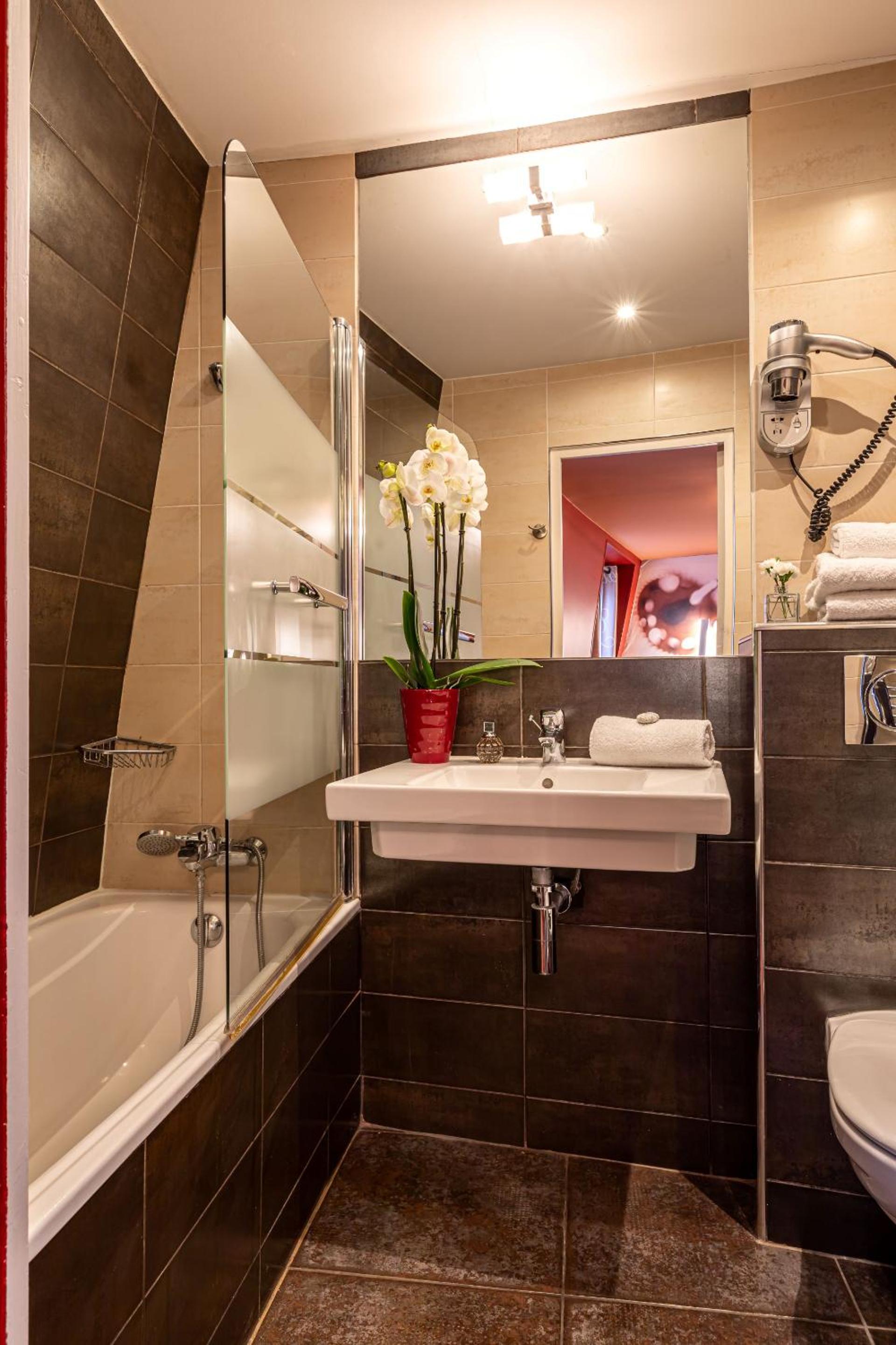 Triple Room (2 Adults + 1 Child)