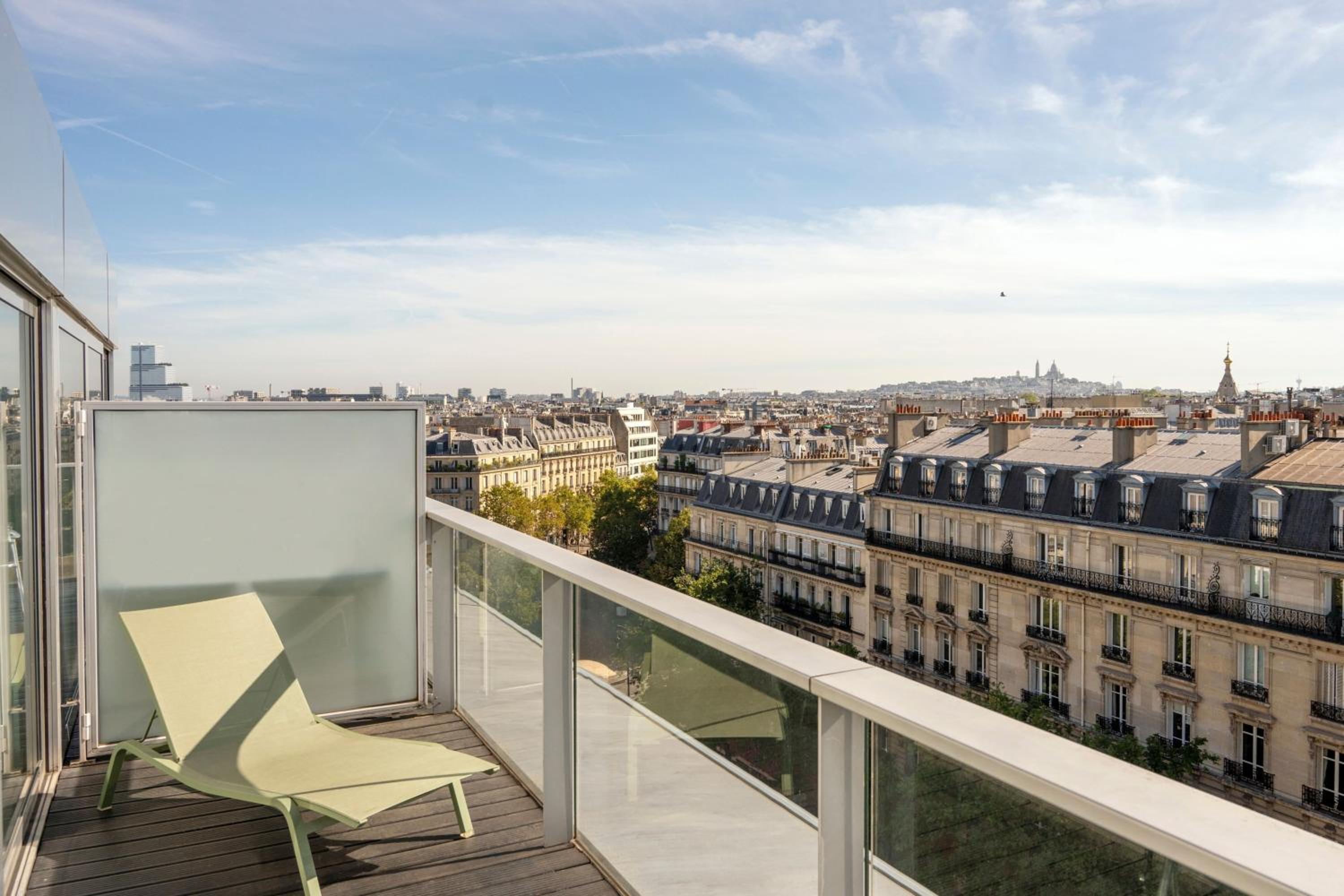 Paris Sky View Terrace Room with Breakfast and Eiffel Tower View