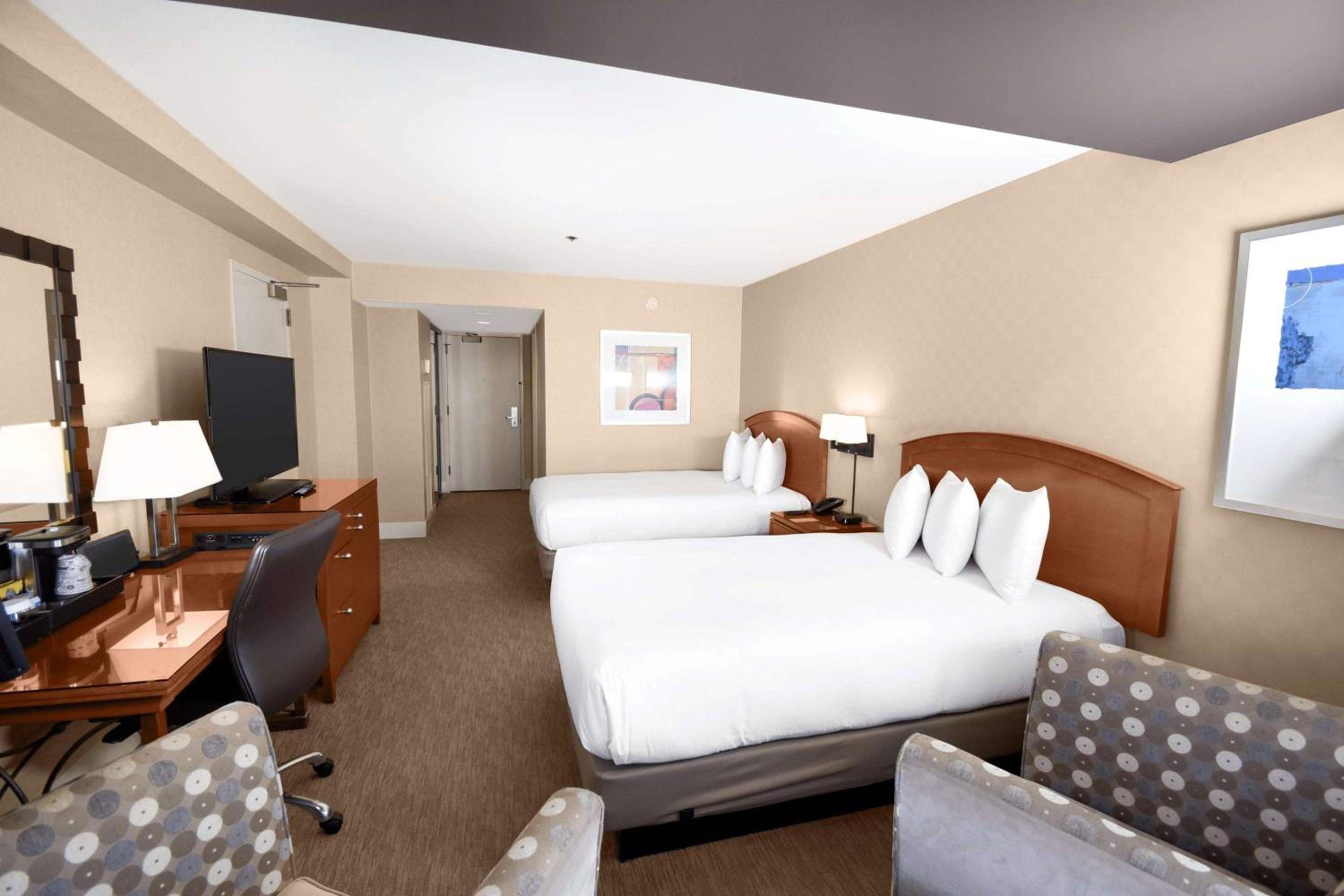 Skyline View - Two Double Beds