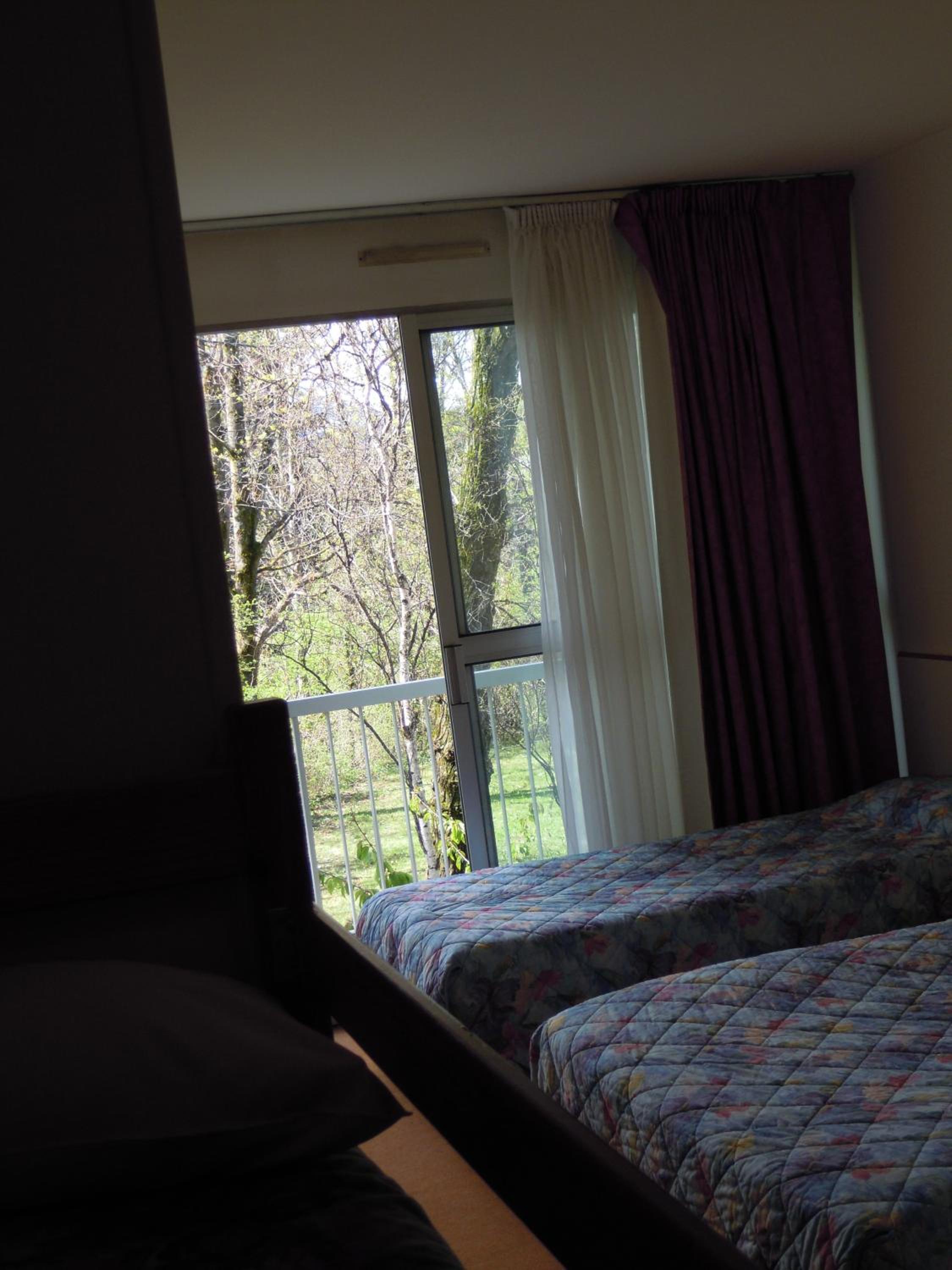 Family Room (2 Adults + 2 Children)