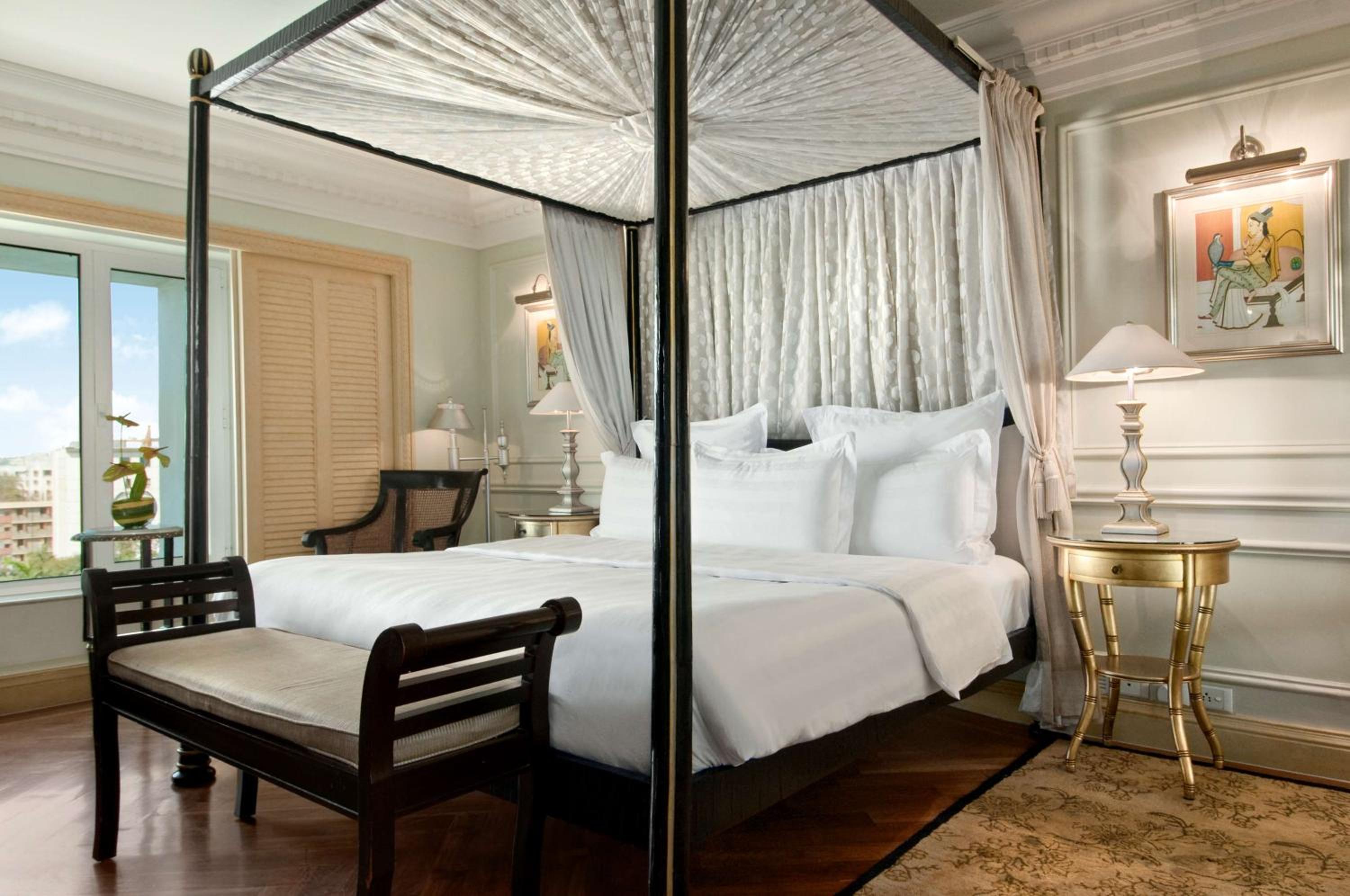 King Majestic Suite with Access to Executive Lounge