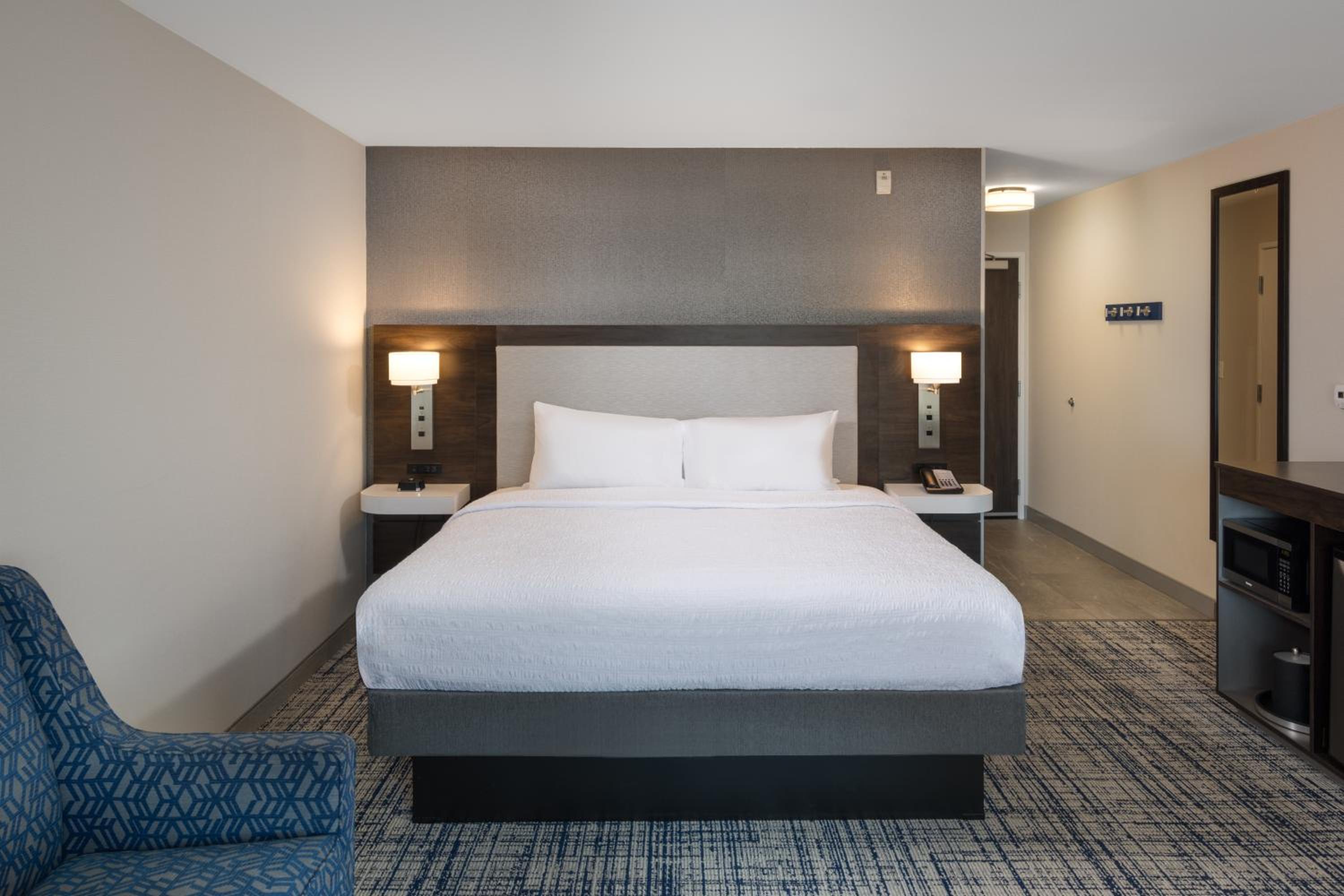 Large King Room - Non-Smoking