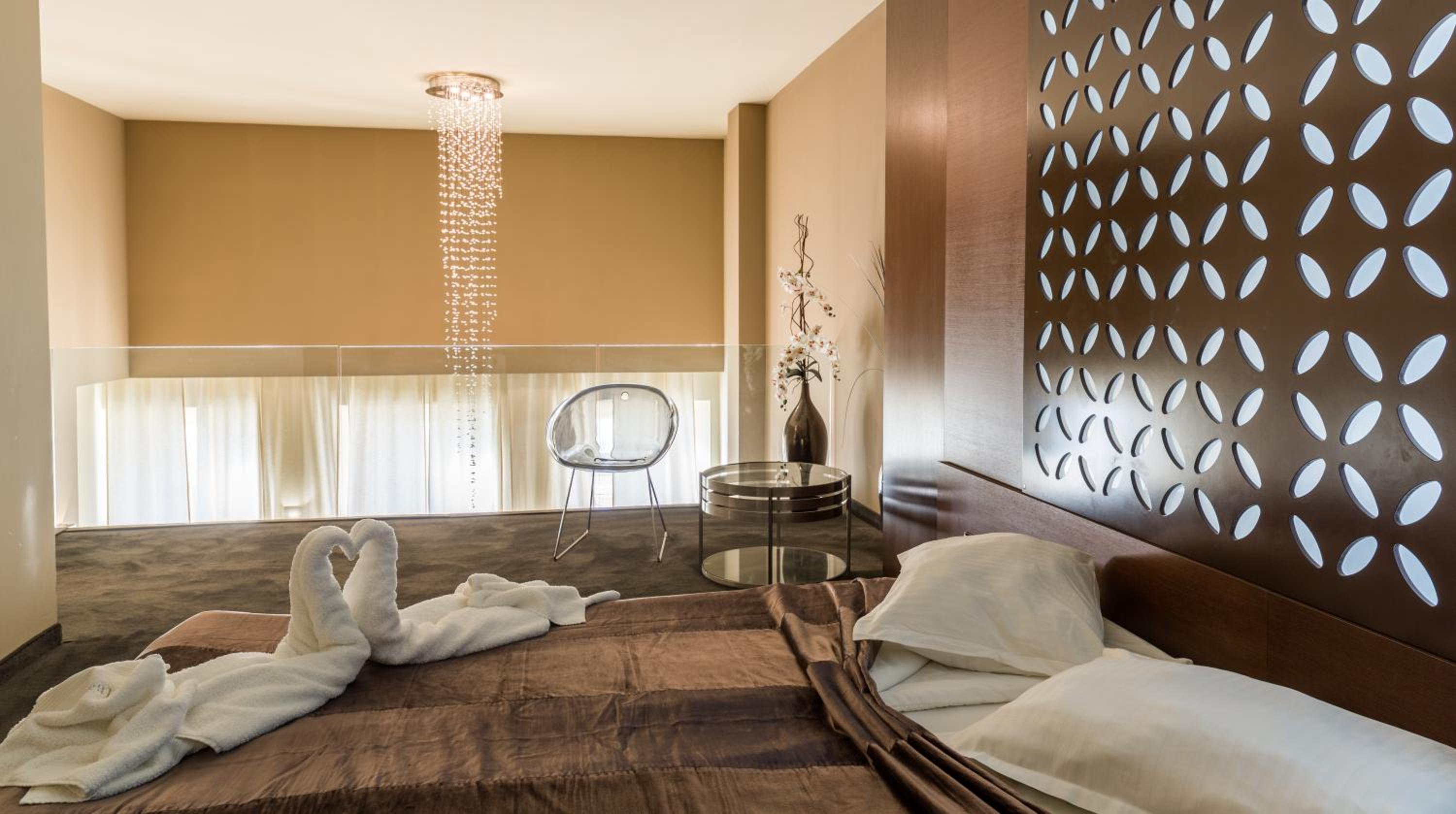 One-Bedroom Suite  - Free Pool & Gym