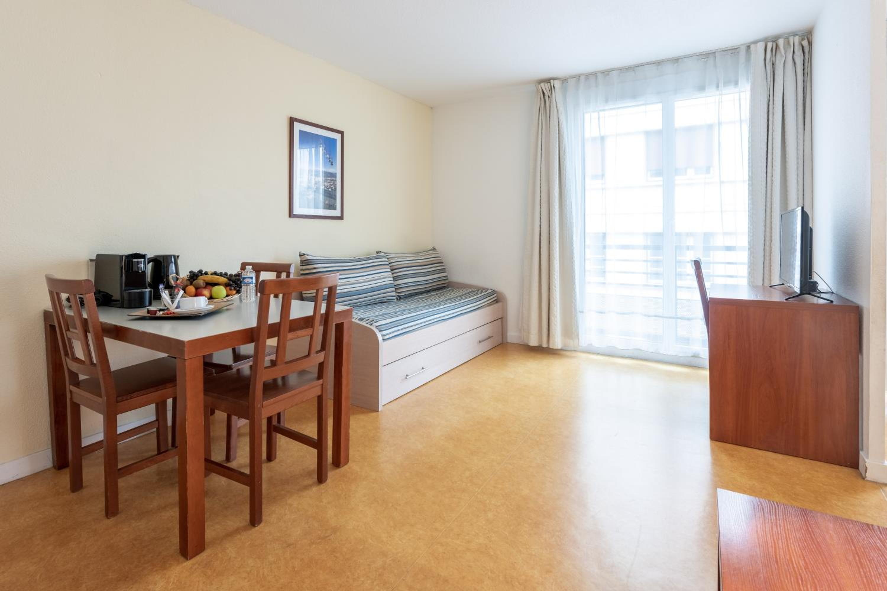 One-Bedroom Apartment (4 Adults)