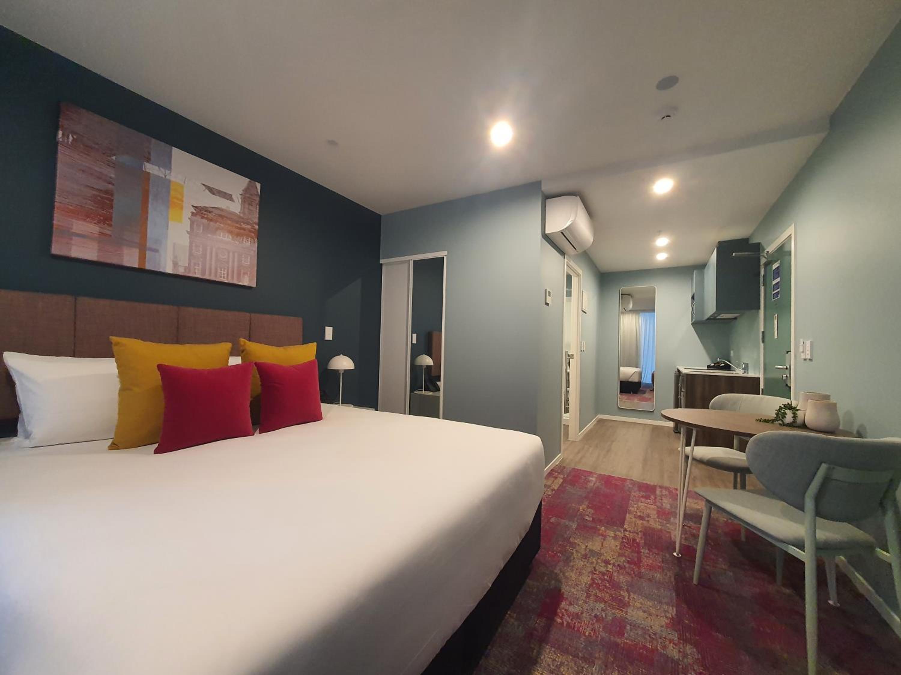 Studio Apartment with King Bed