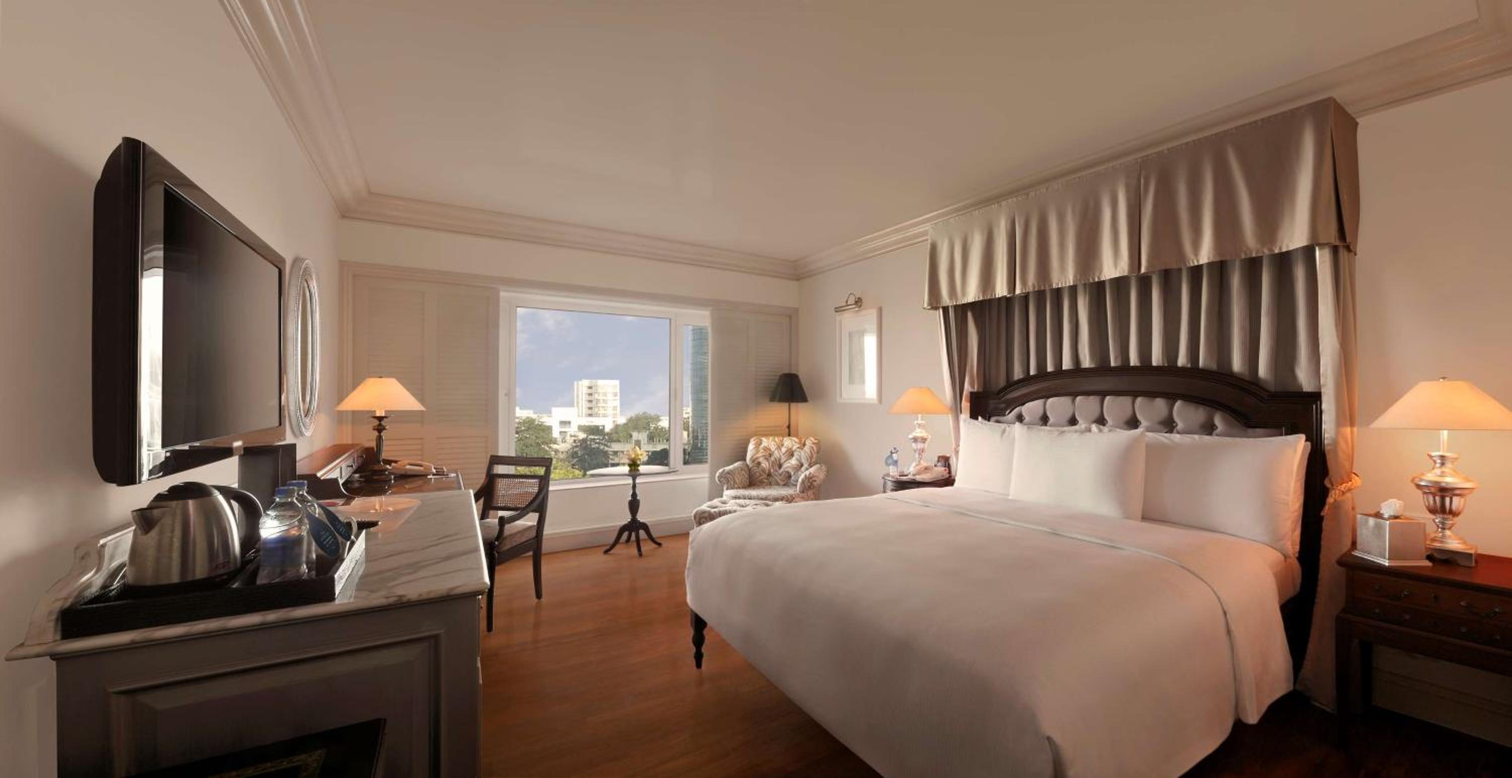 Executive King Room with Access to Executive Lounge