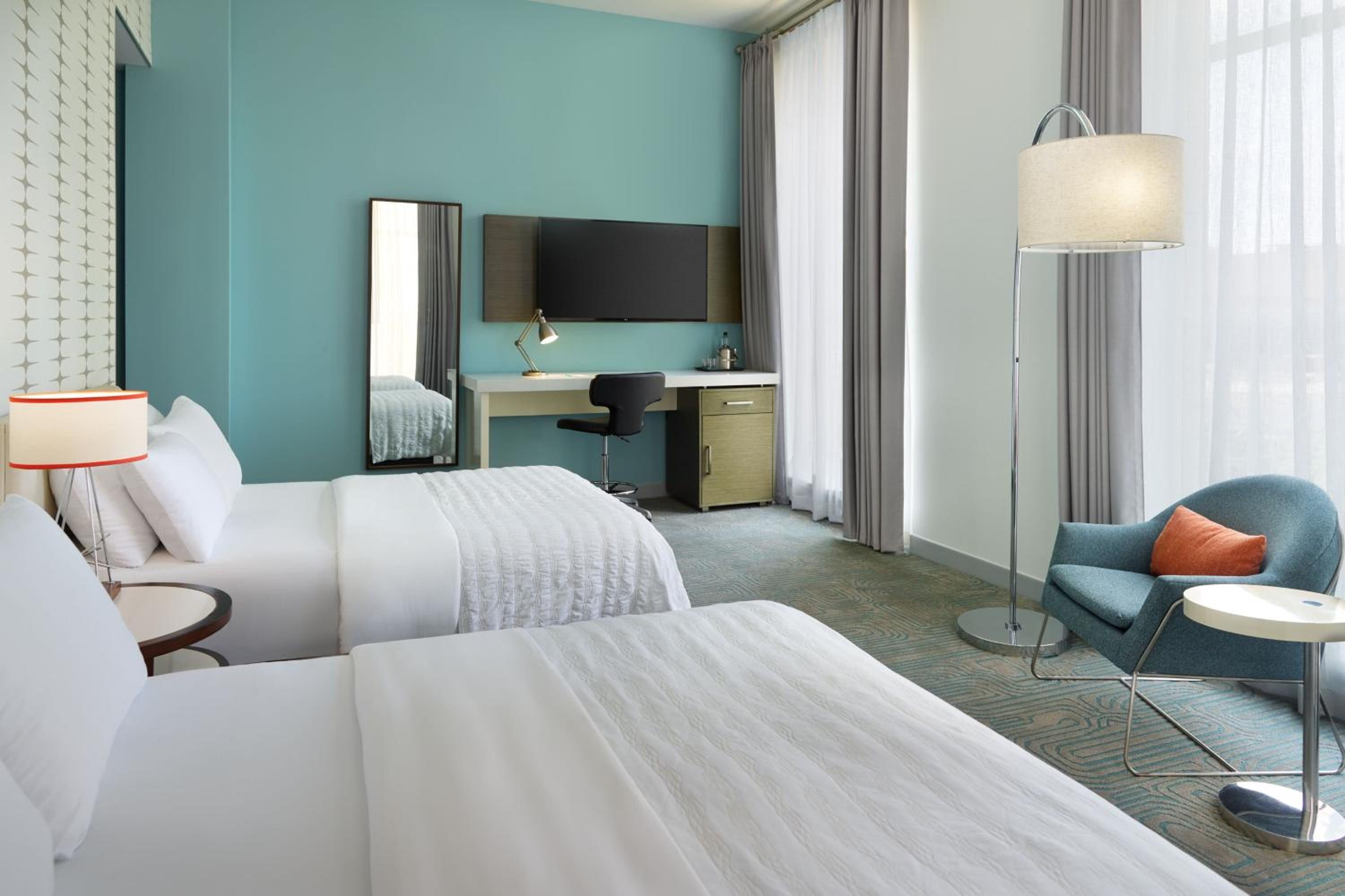 Guest room, 2 Queen, Corner room