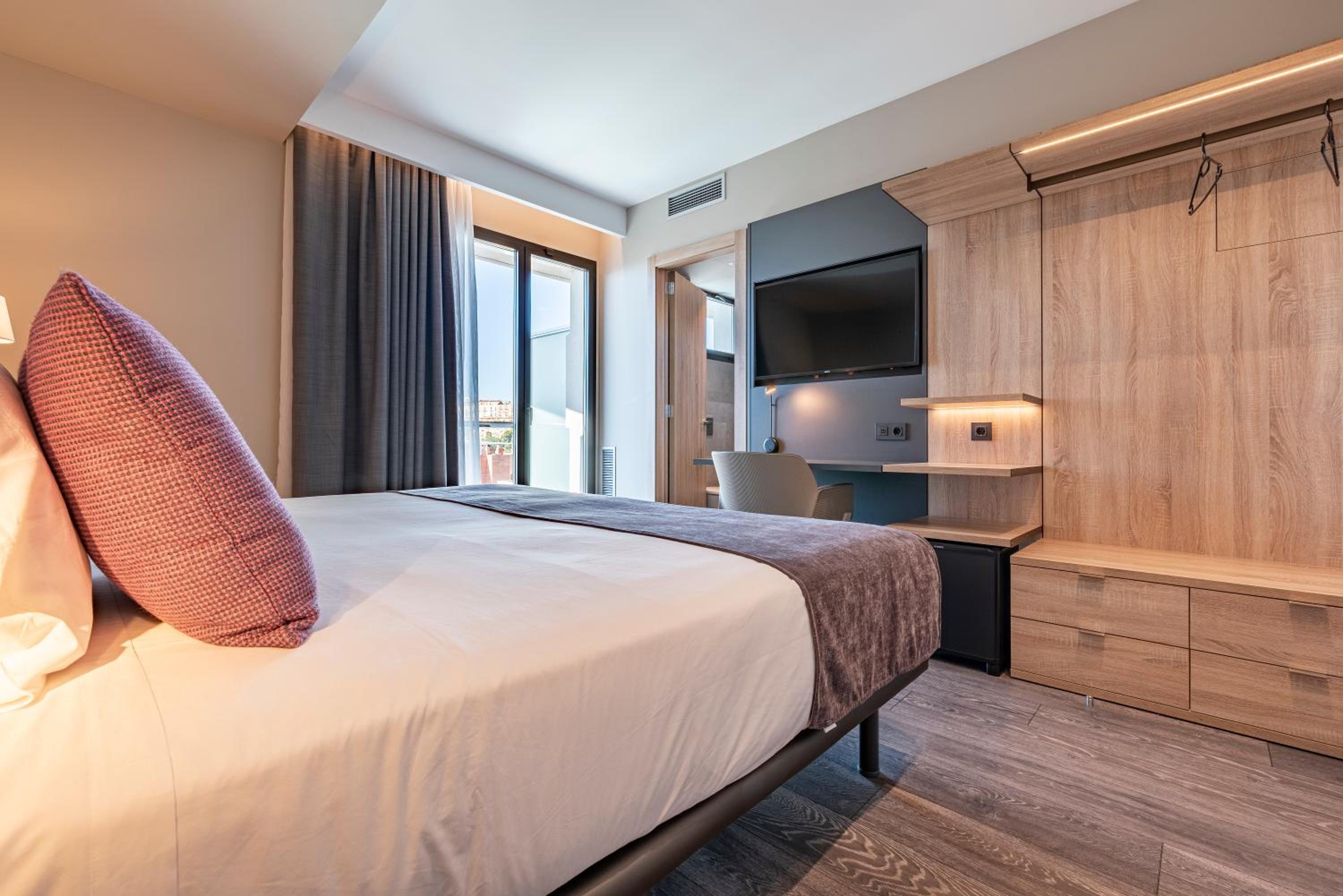 Double Room with City View and Balcony