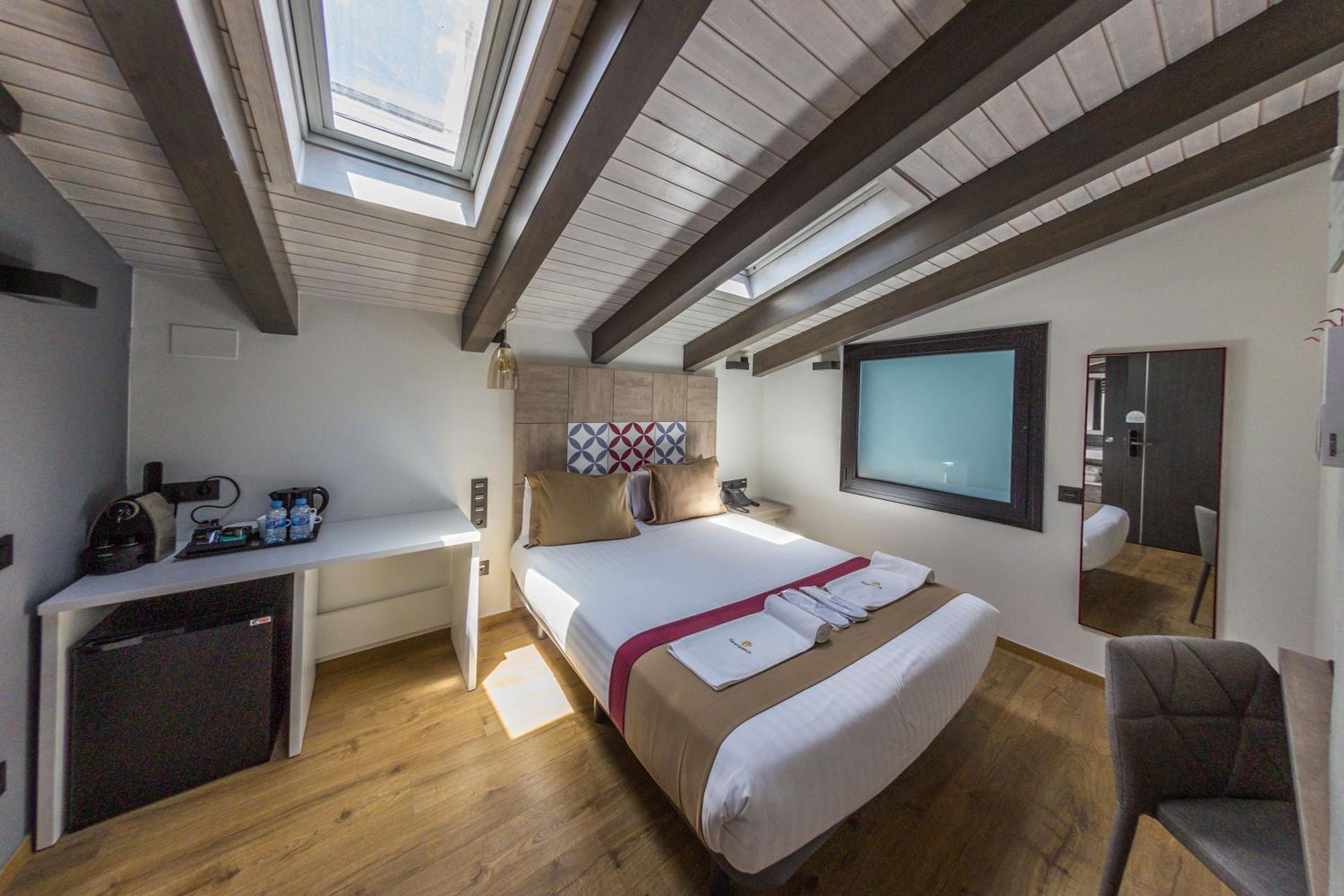 Deluxe Room (1 or 2 adults)