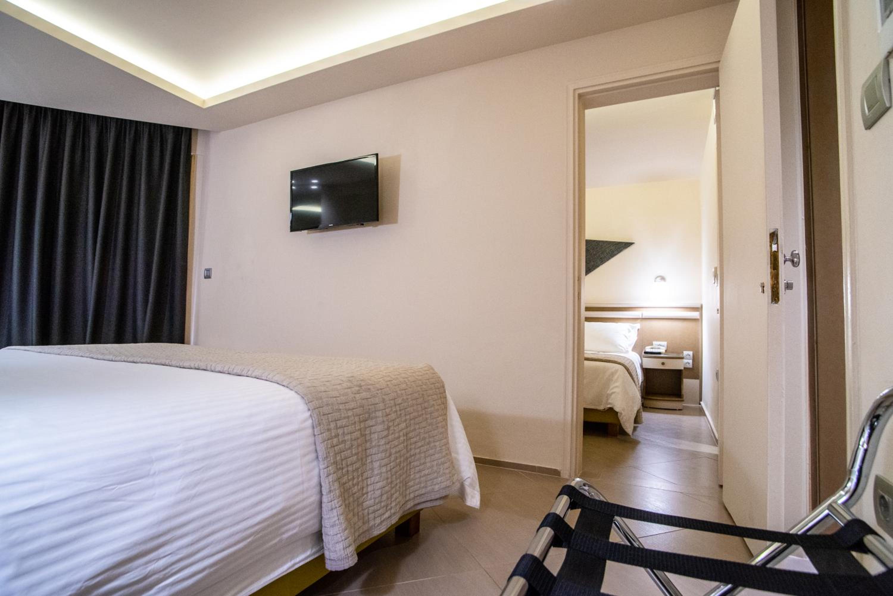 Interconnecting Double or Twin Rooms with Side Sea View