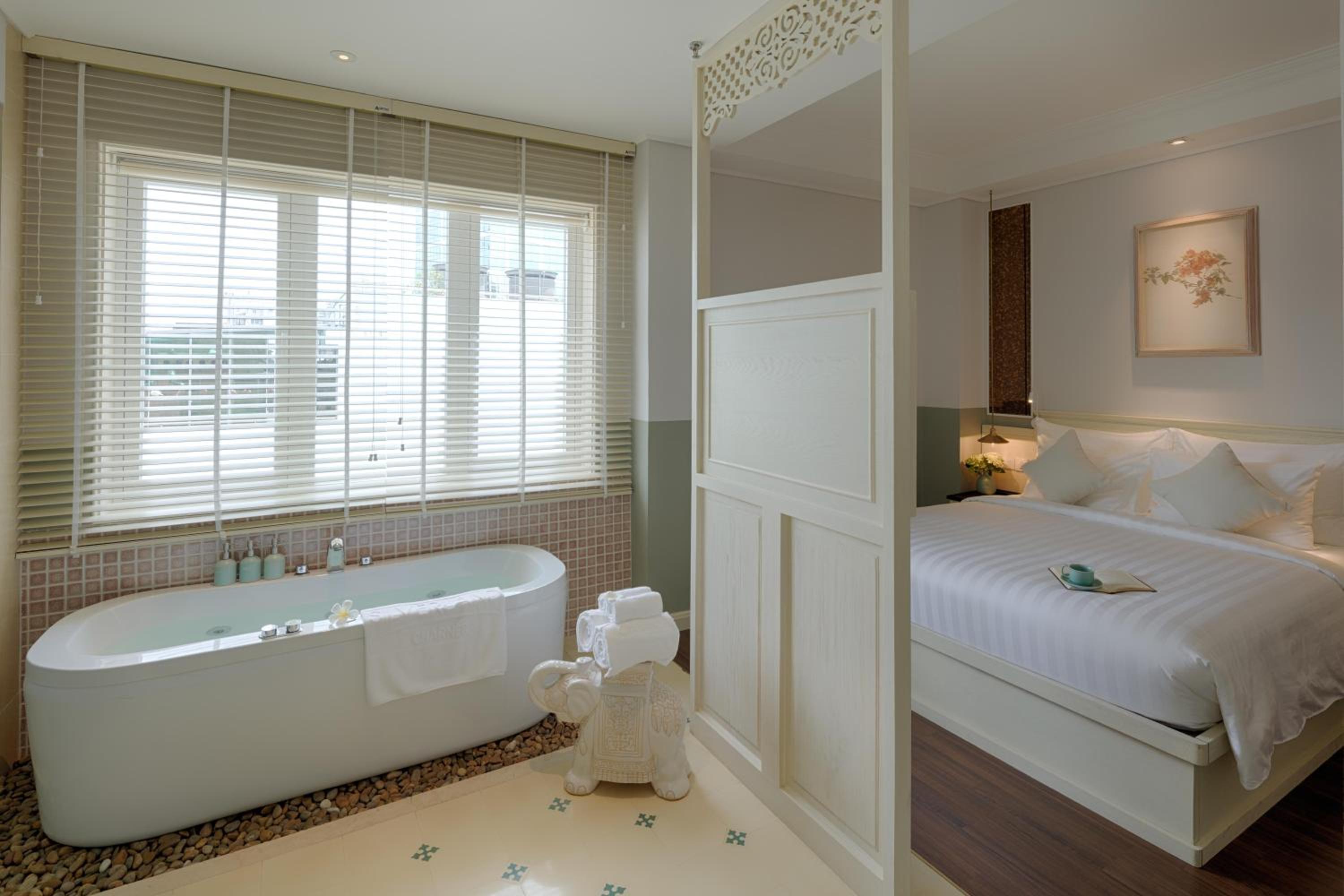 Au Lac Charner Suite + Afternoon tea on rooftop