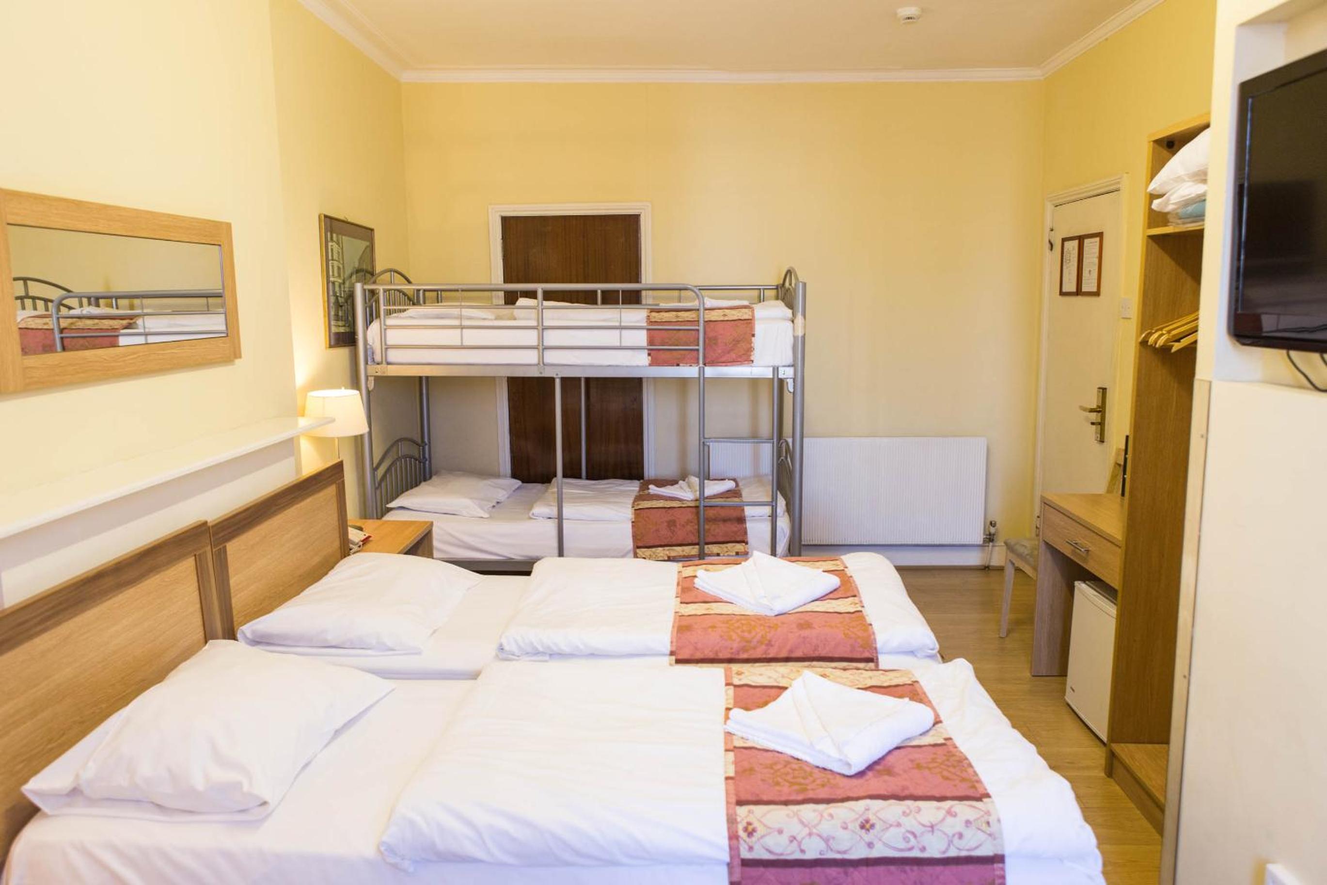 Family Room (2 Adults + 3 Children)