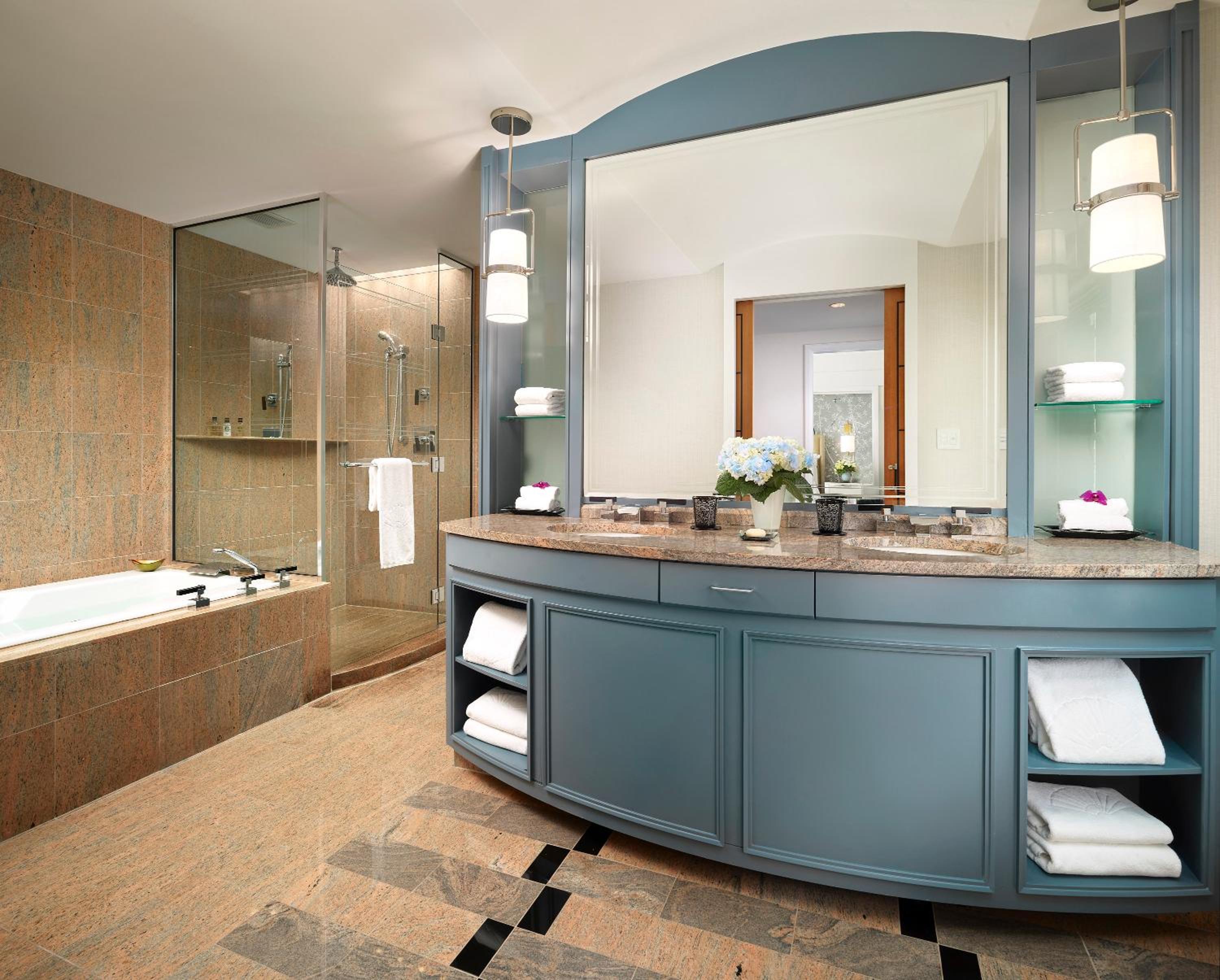 Back Bay Corner King Suite 