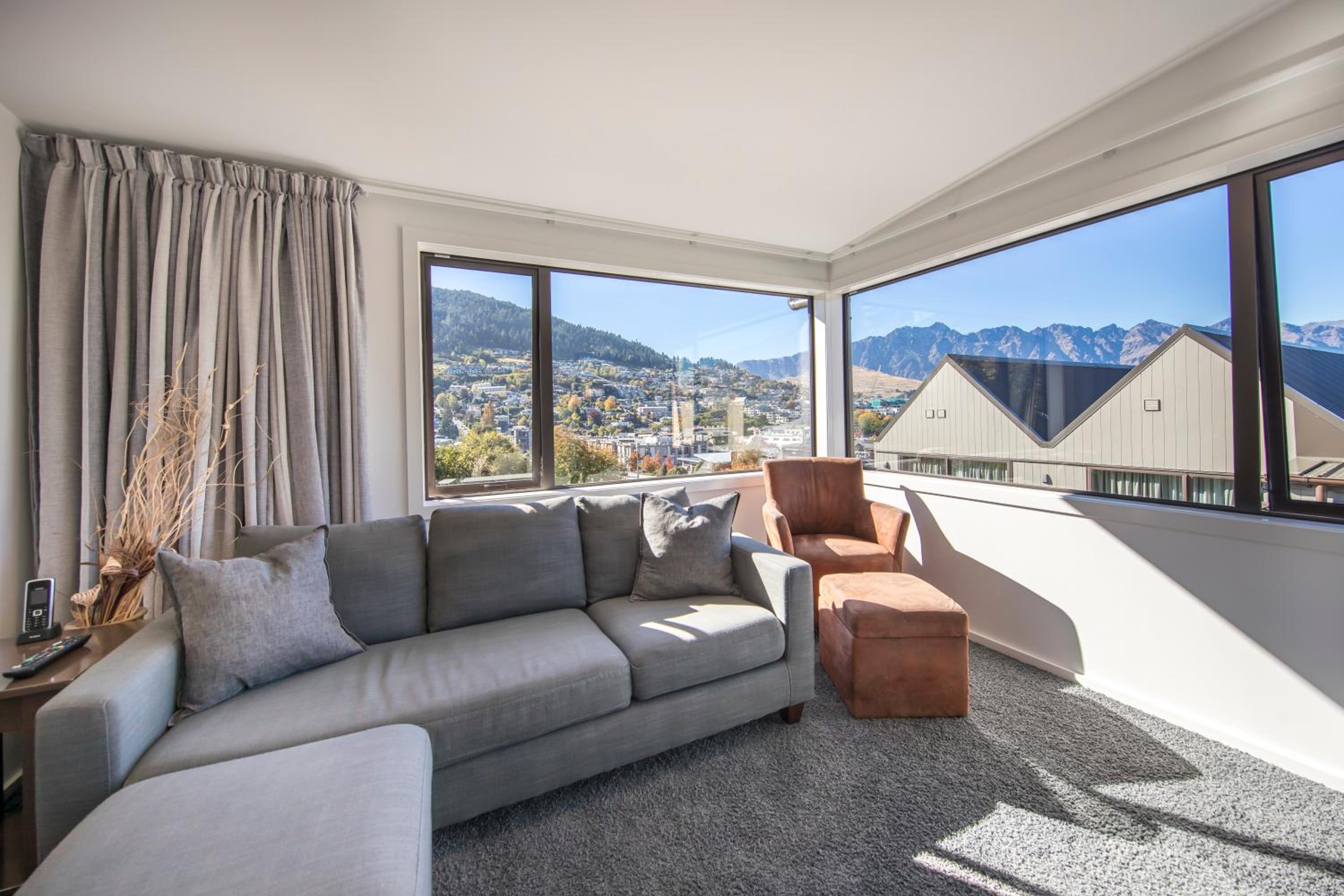 Apartment with Lake View