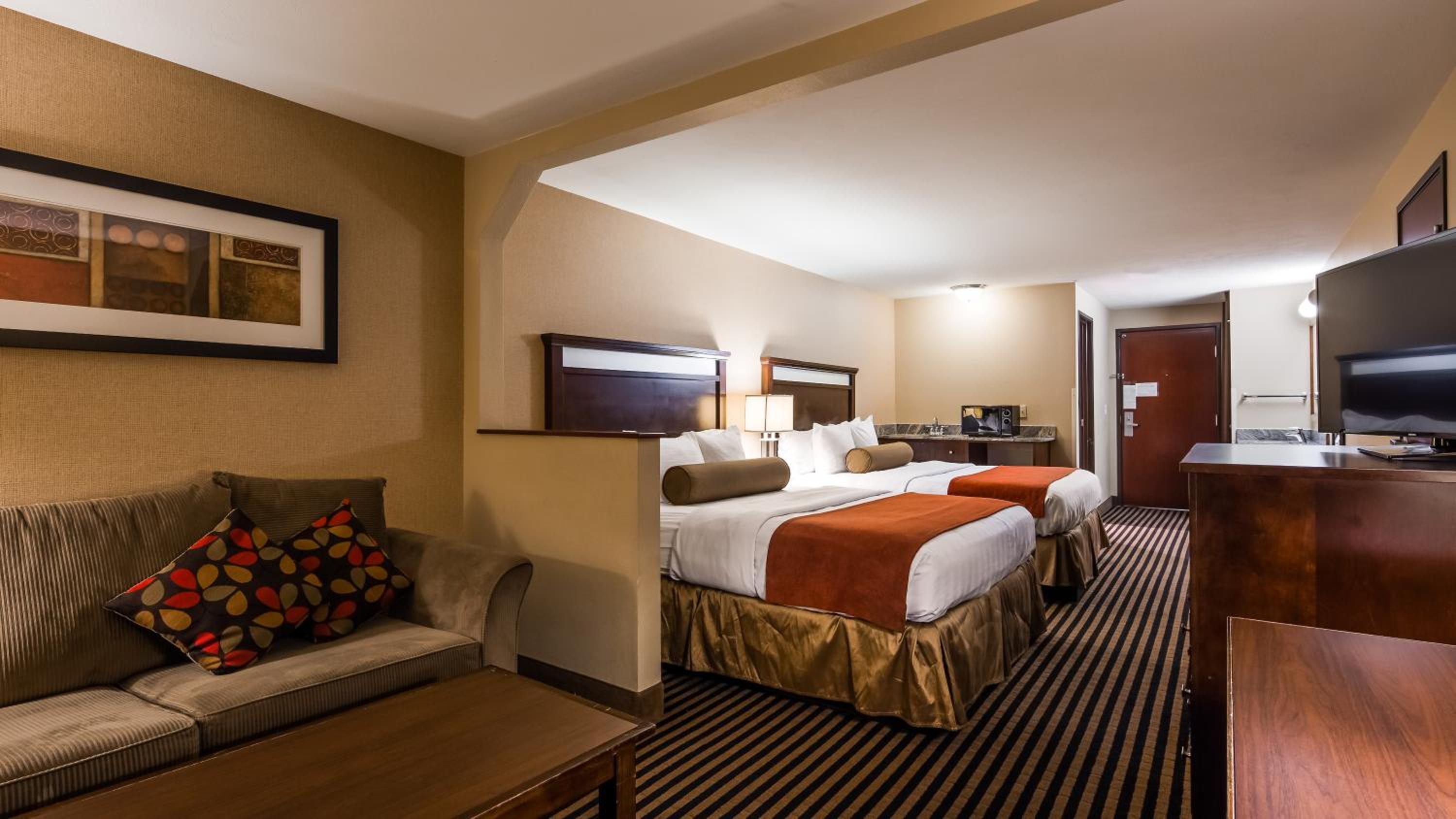 Queen Suite with Two Queen Beds and Sofa Bed - Non-Smoking