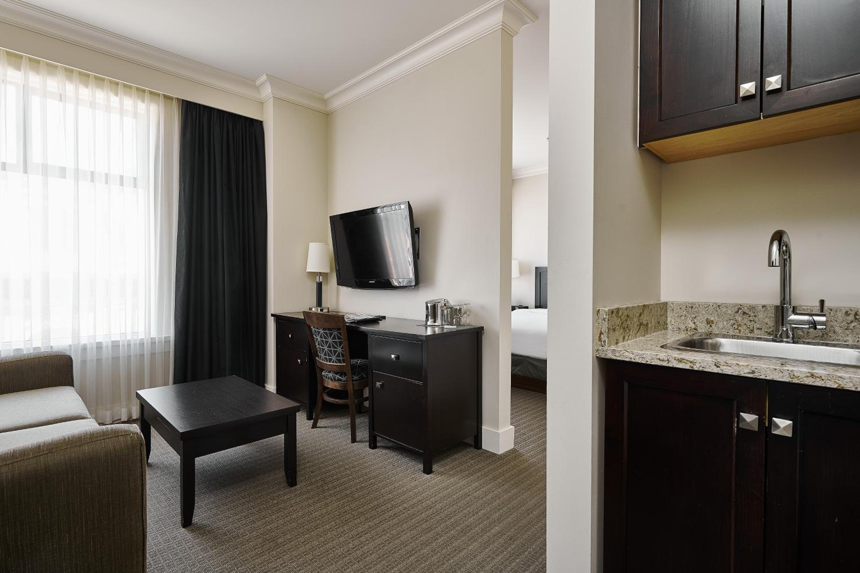 Superior Junior King Suite