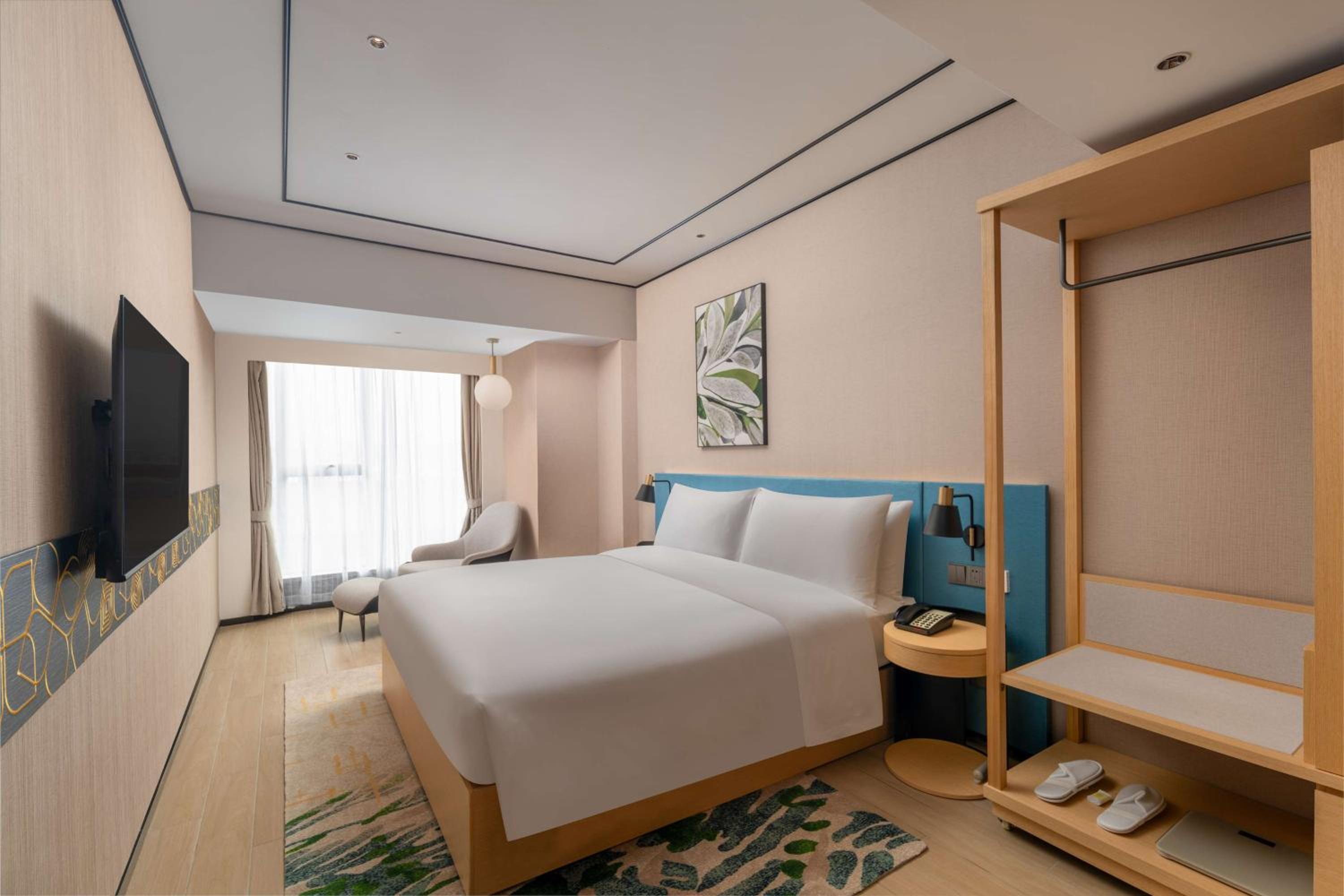 Deluxe King Suite