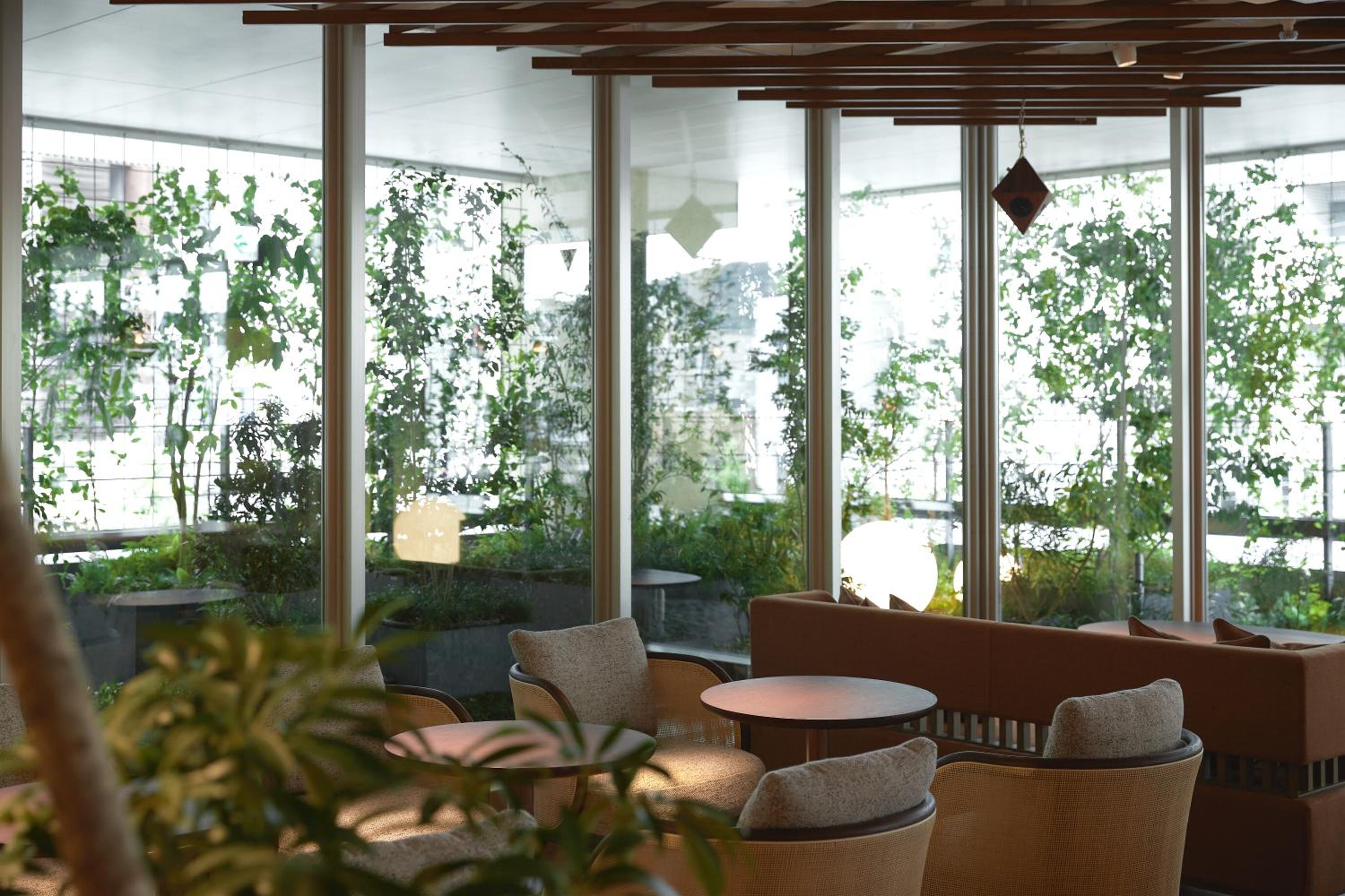 Deluxe Corner Twin Room with Lounge Access