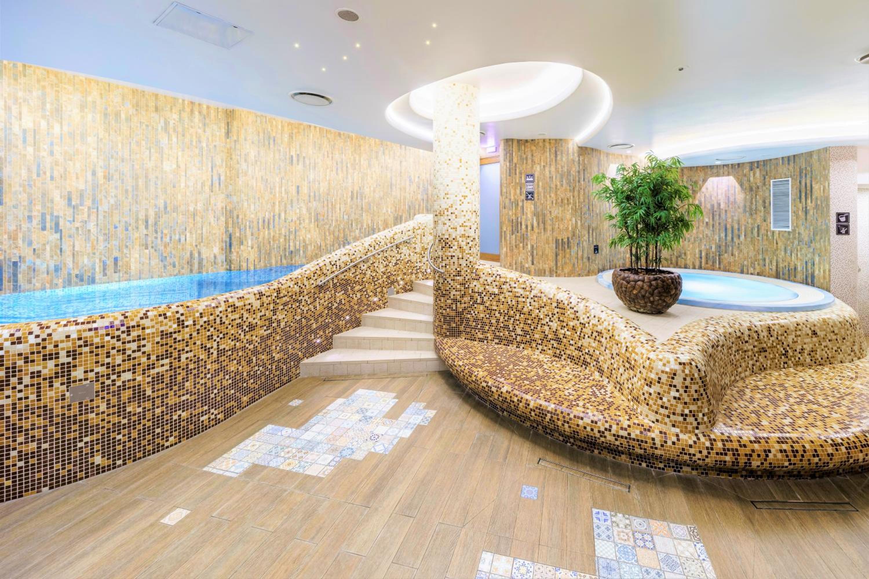 Suite with Daily Spa Access