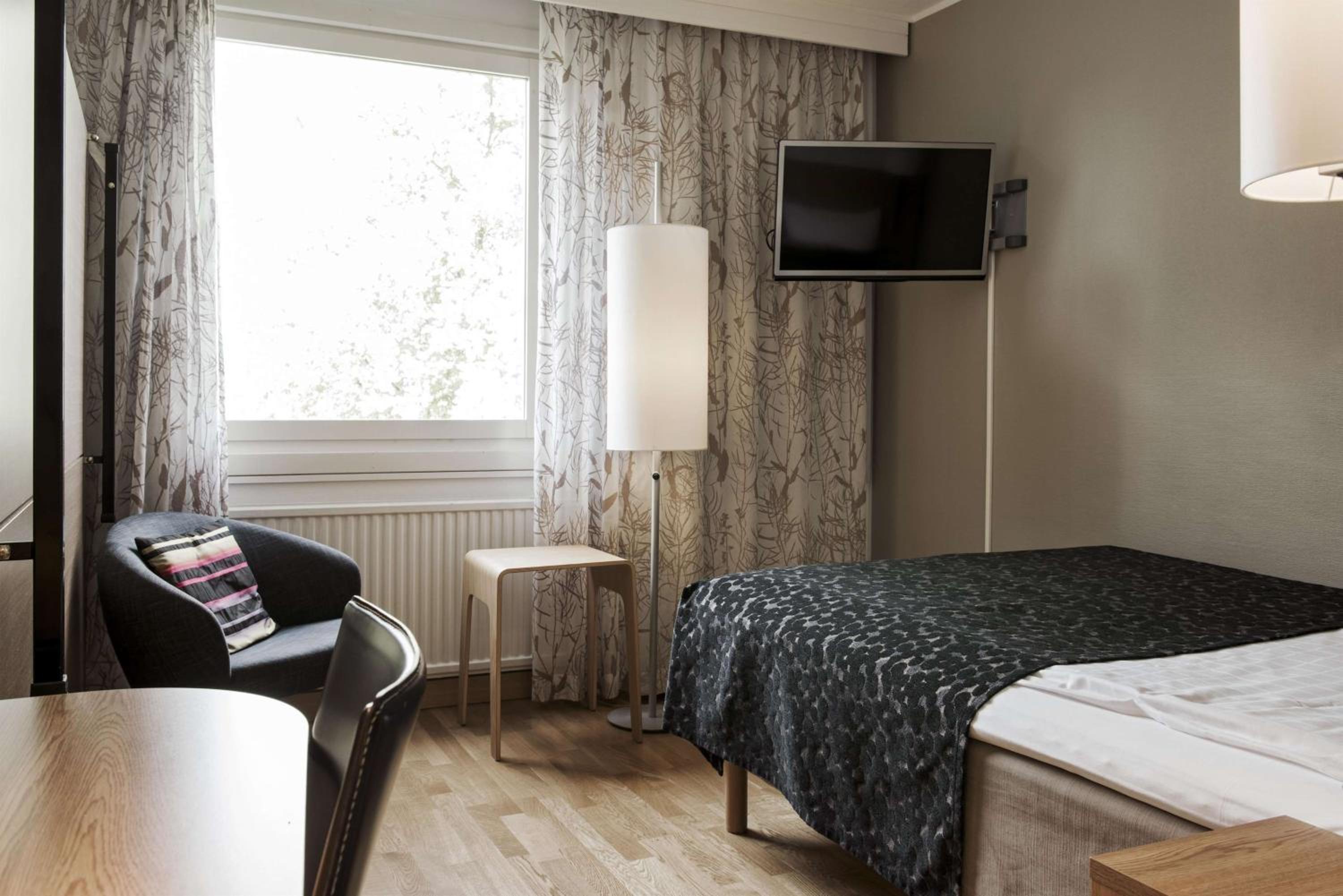Standard Queen Room