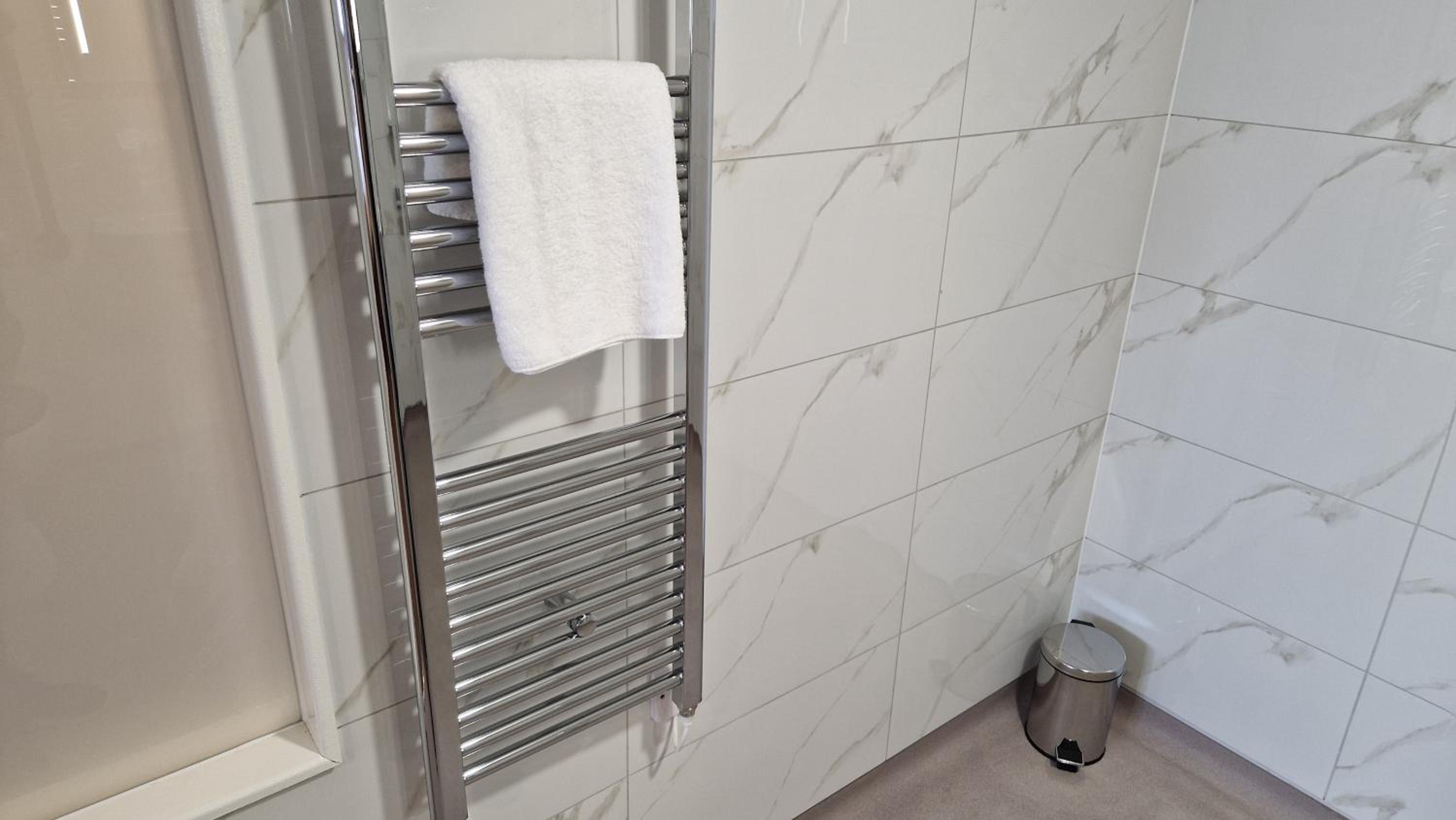 Superior Family Room with King Bed and Walk-In Shower - Disability Access