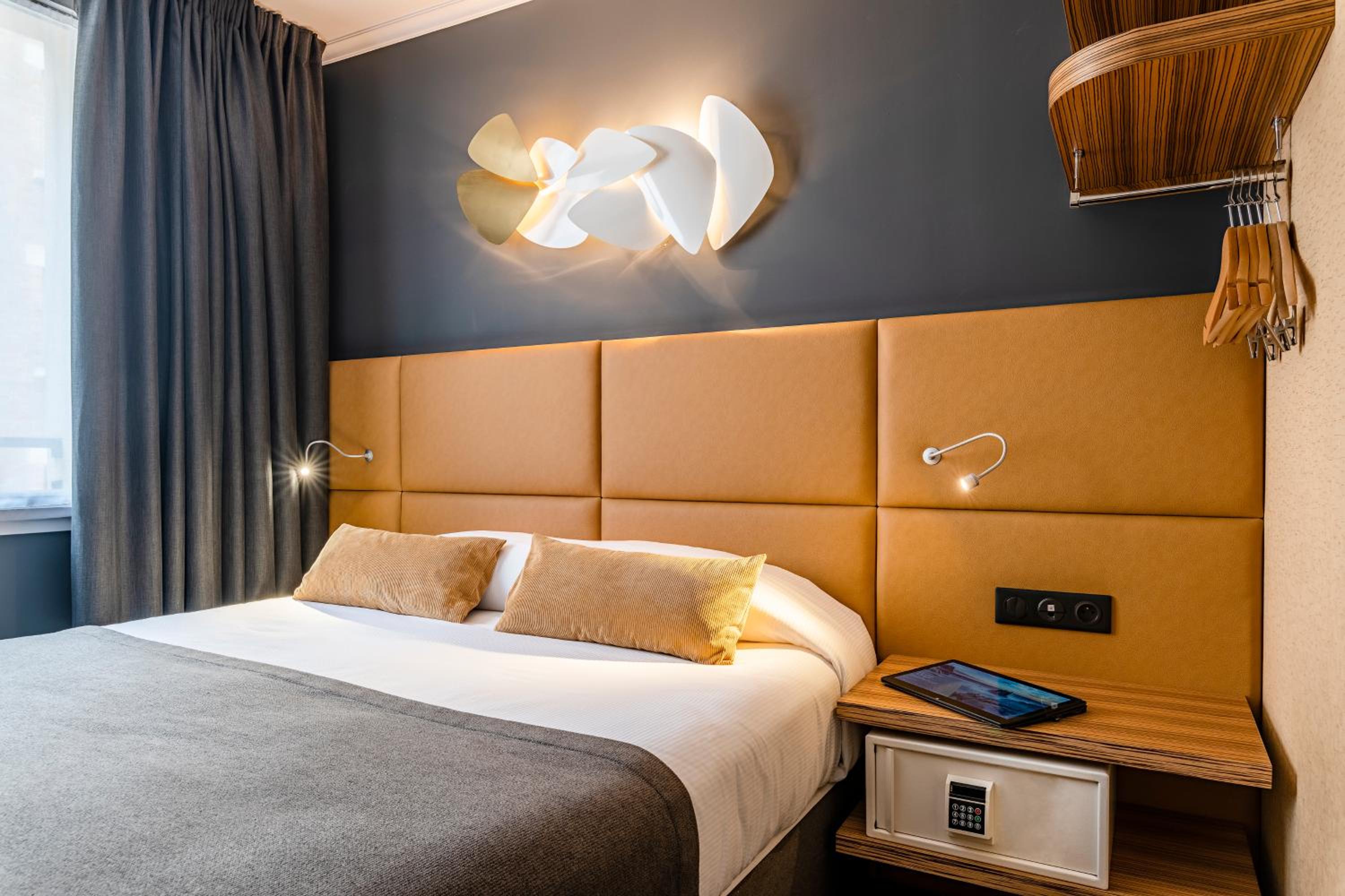 Small Double Room - Access to swimming pool/fitness included