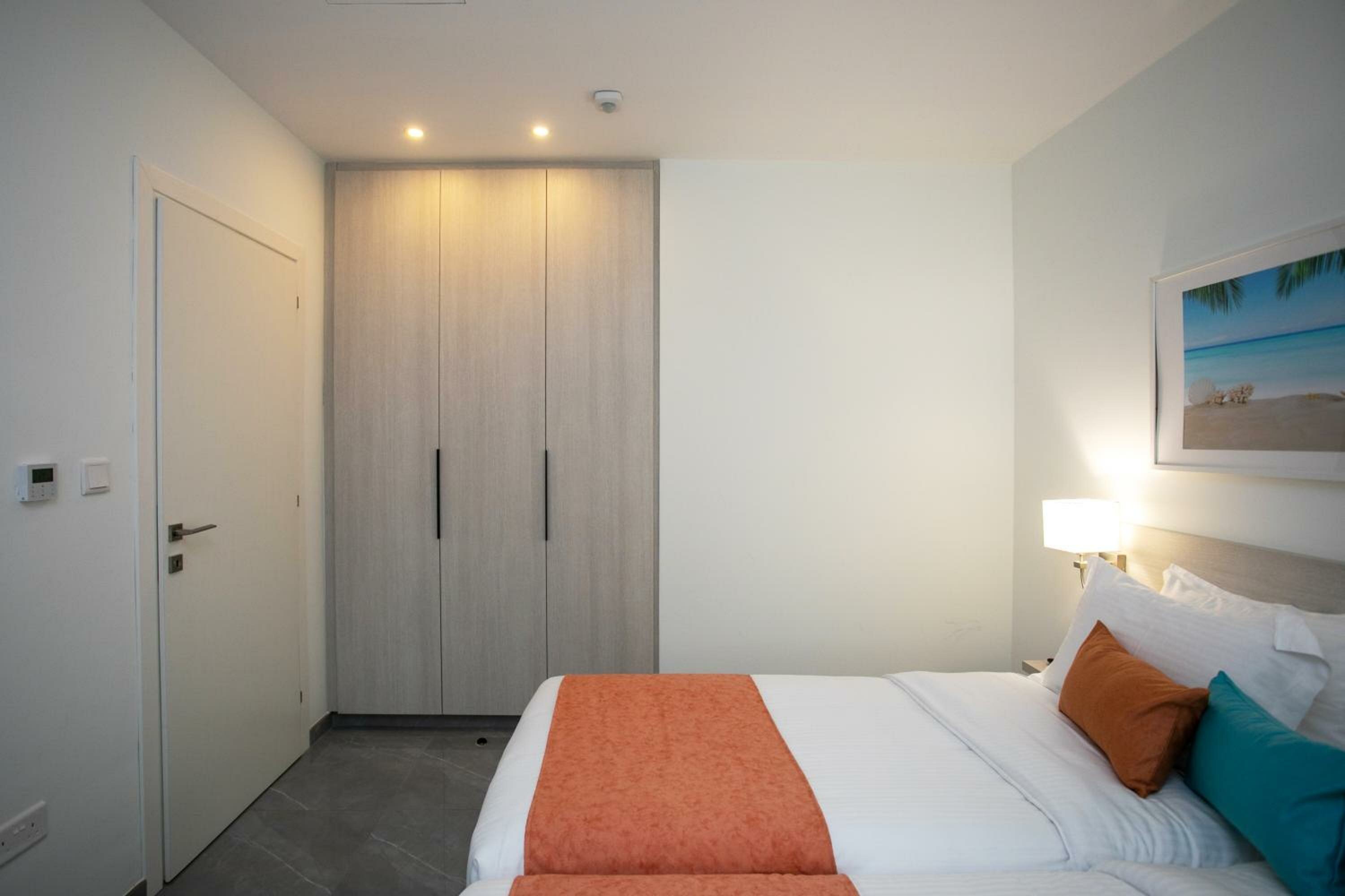 Suite with Queen Bed and Kitchen - Non-Smoking