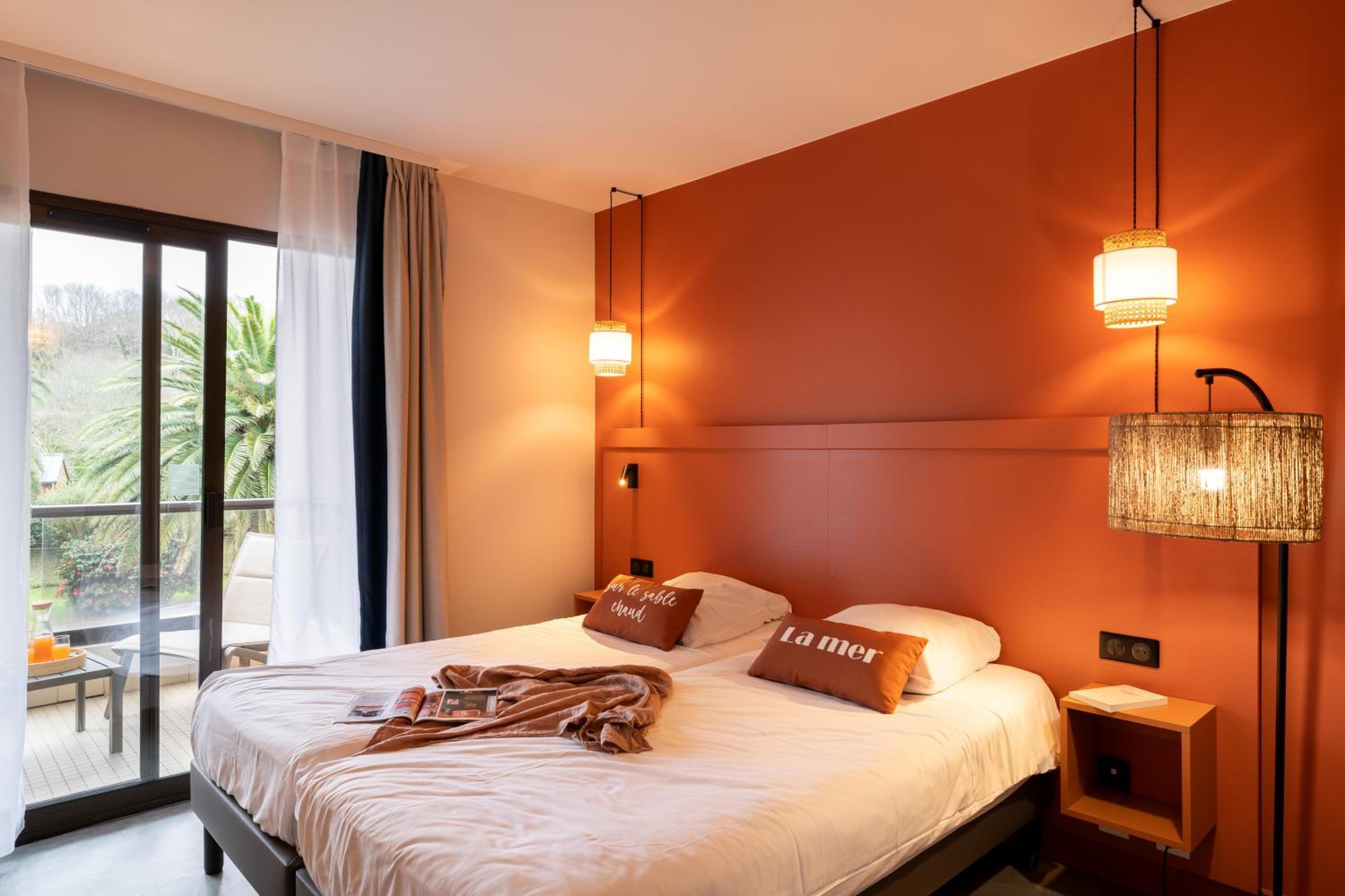 One-Bedroom Apartment with Terrace or Balcony (5 People)