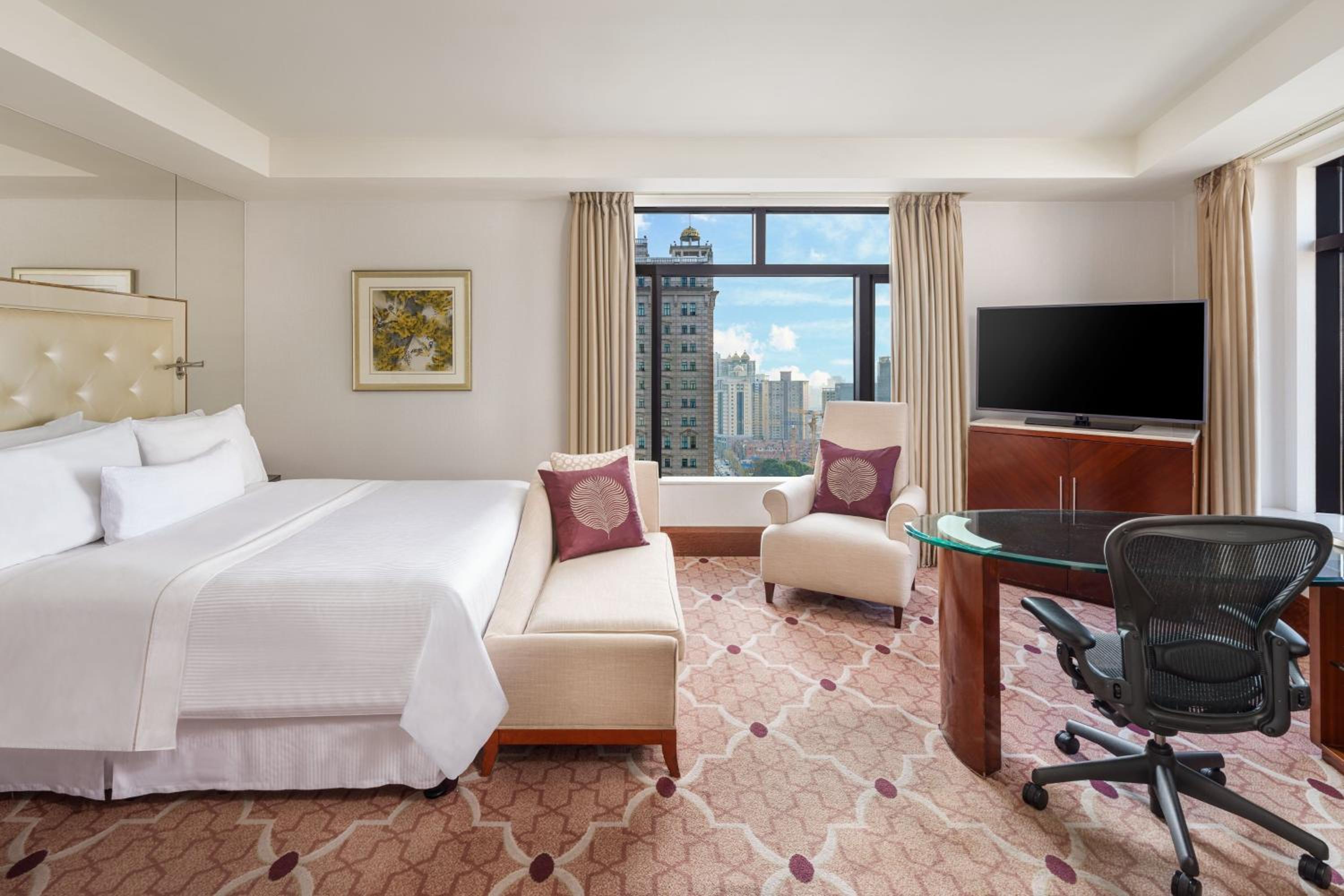 Crown Deluxe King Room