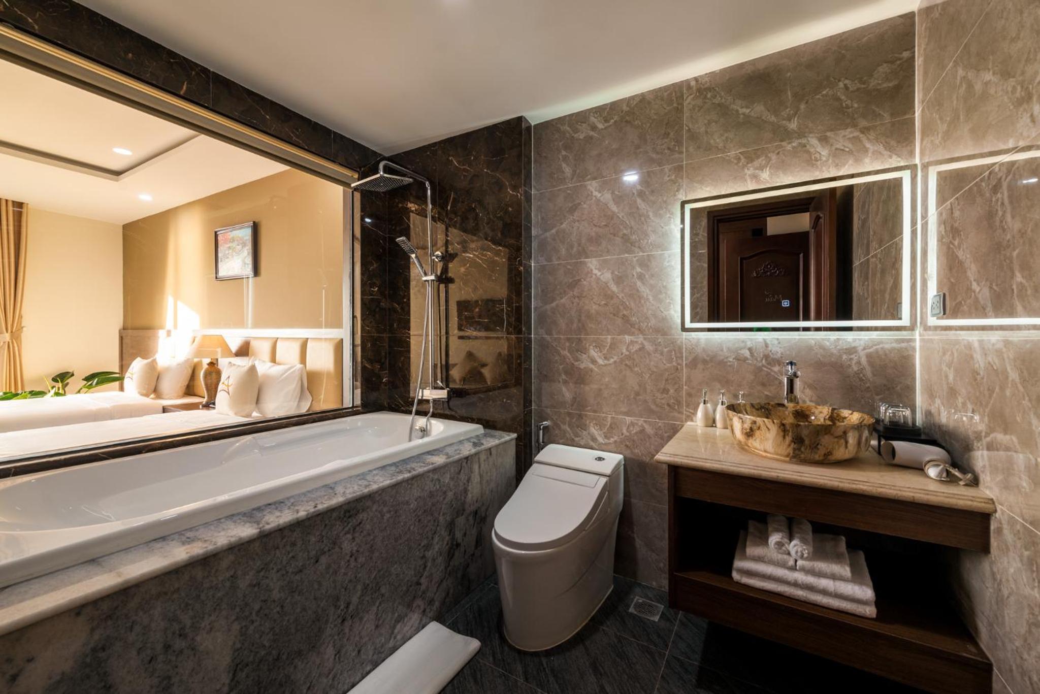 Deluxe Double Room with Balcony and Sea View