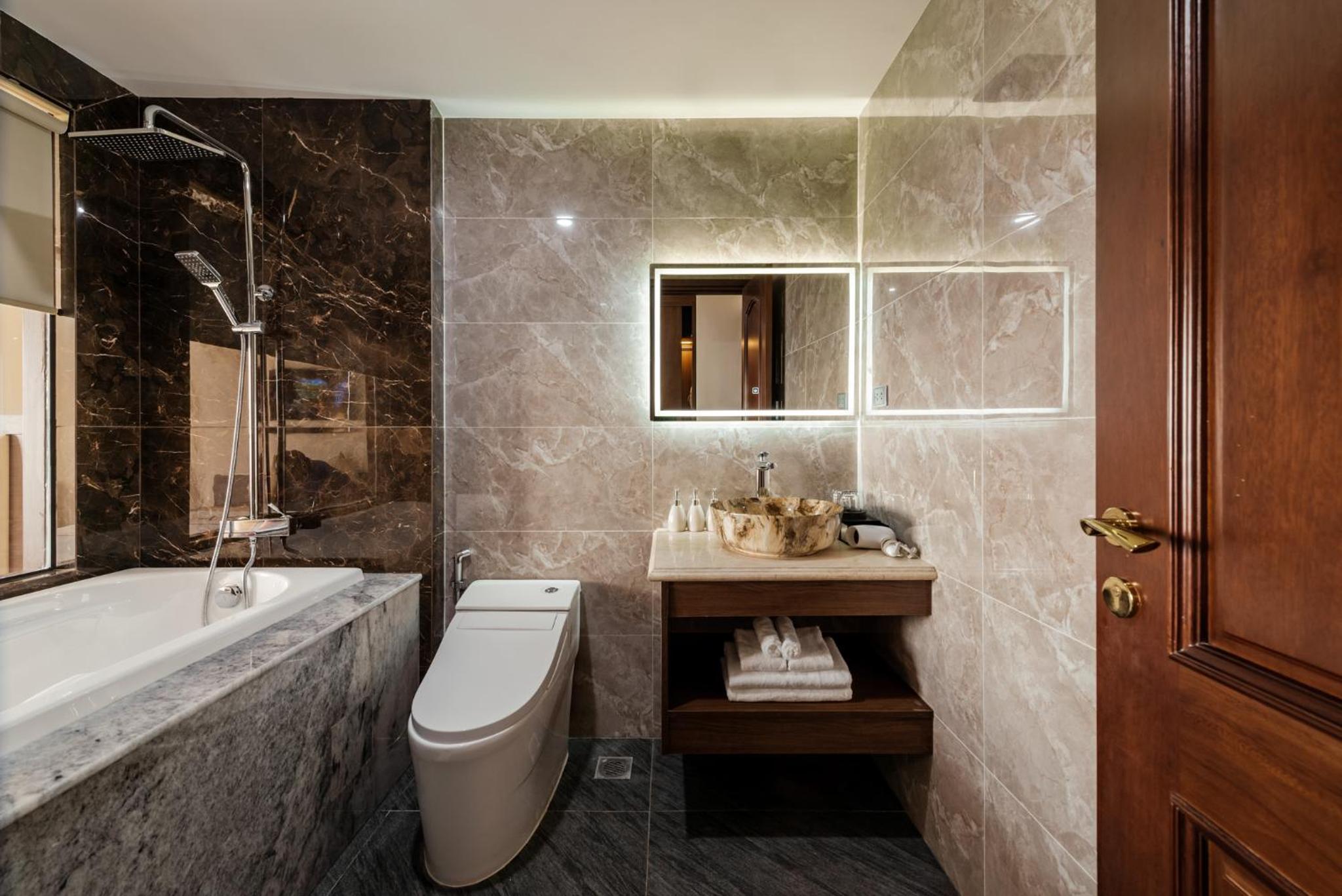 Deluxe Double Room with Balcony and Sea View