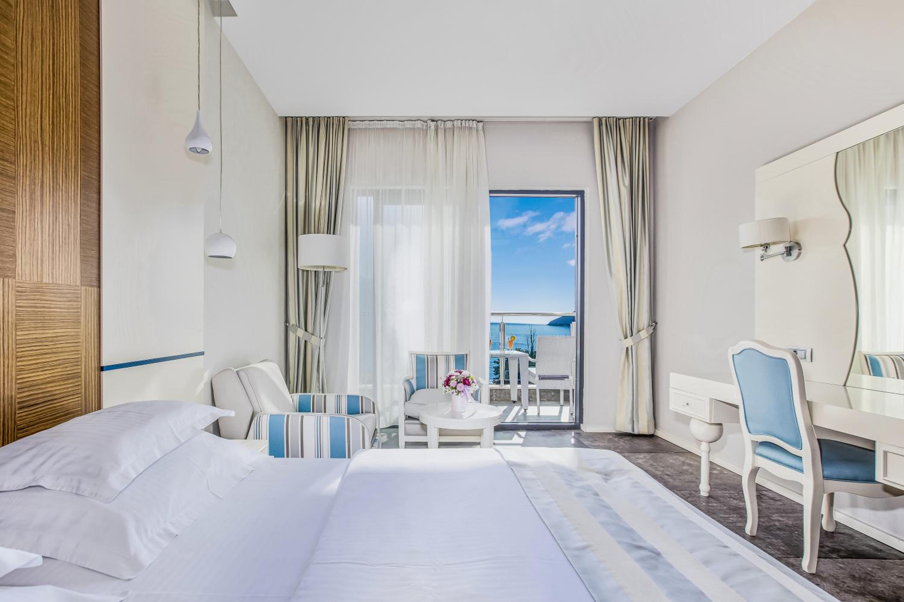 Double or Twin Room with Balcony and Sea View