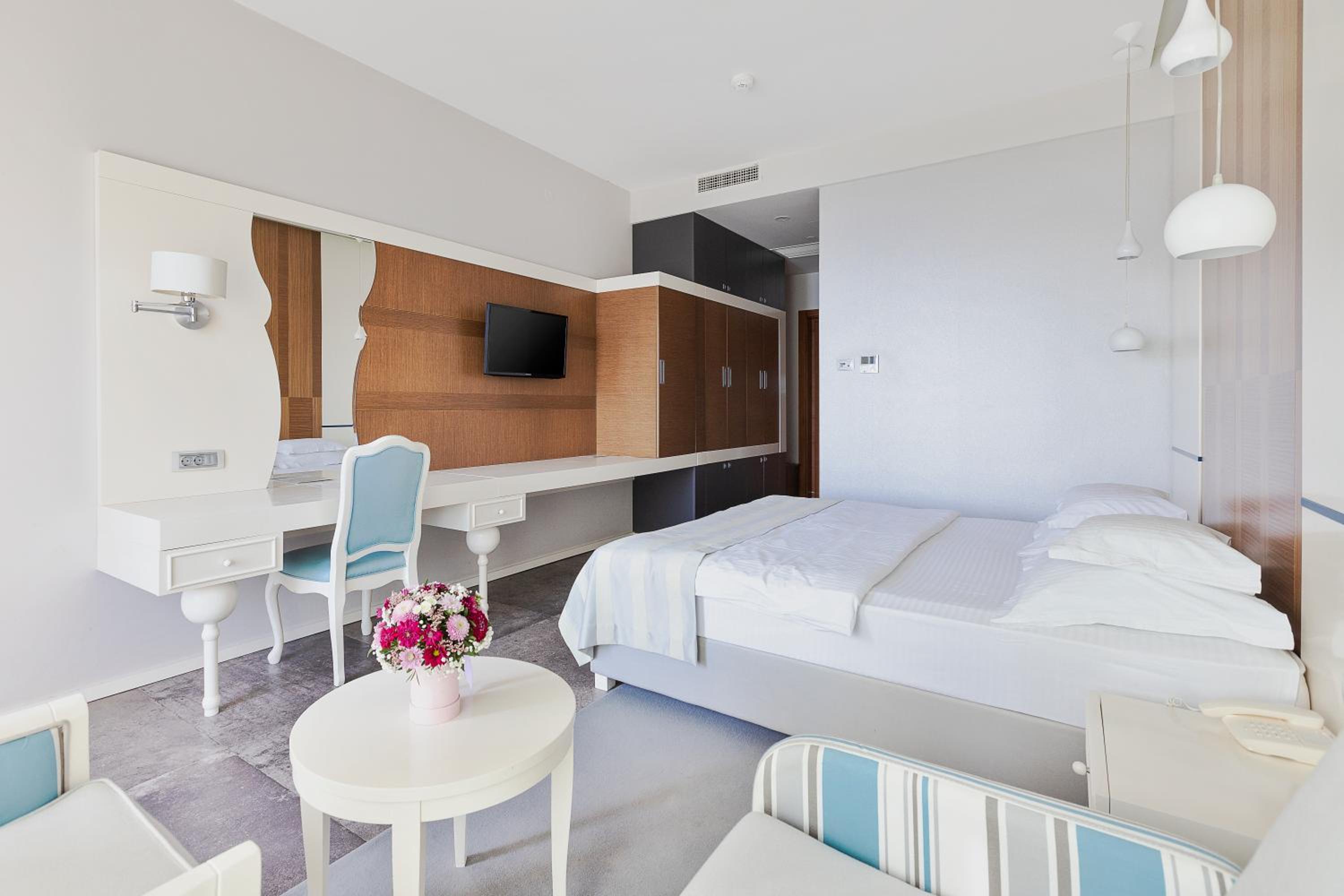 Double or Twin Room with Balcony and Sea View