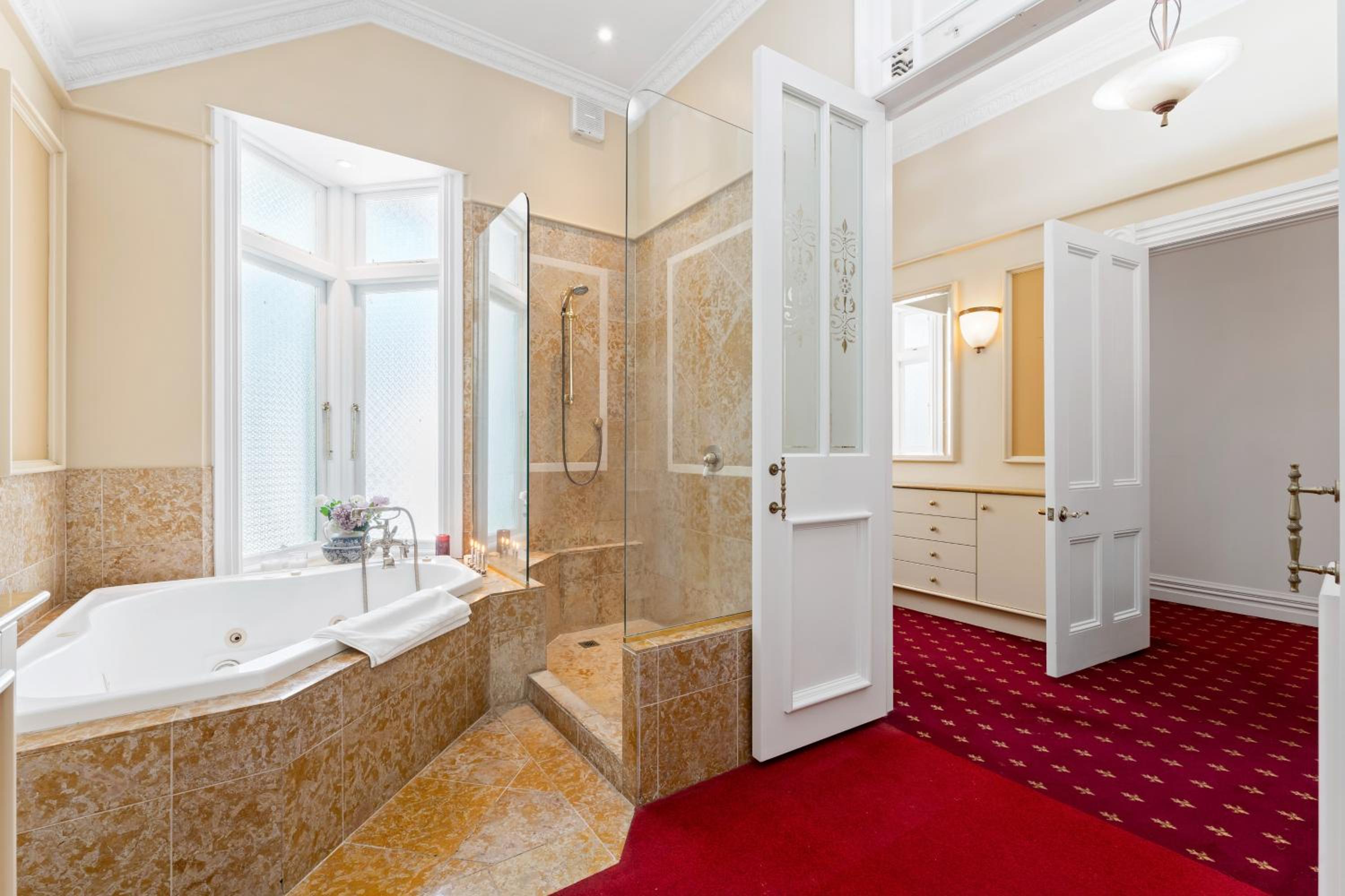 King Room with Spa Bath