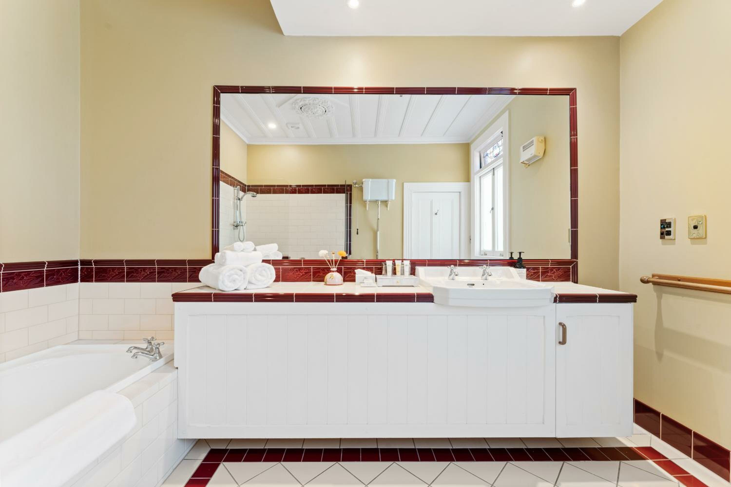 King Room with Spa Bath