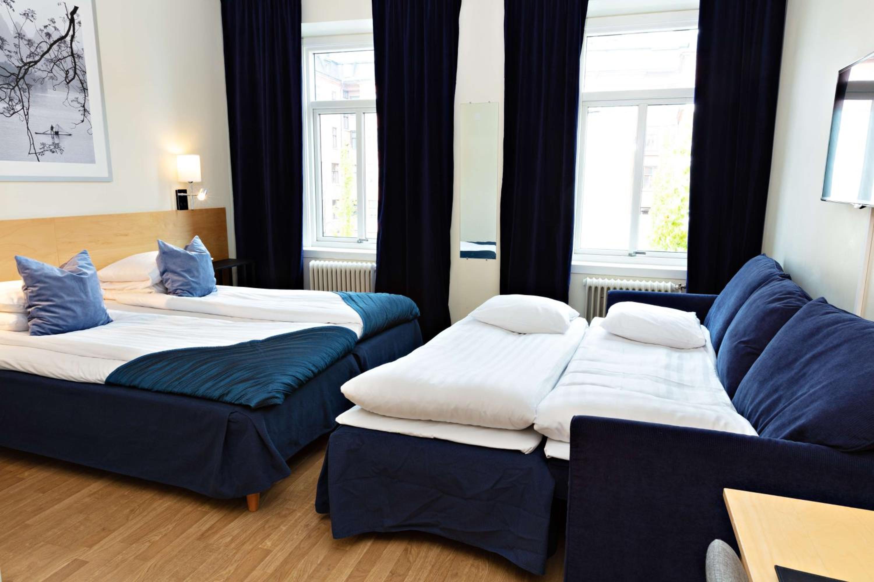 Family Room with Two Single Beds and Sofa Bed - Non-Smoking