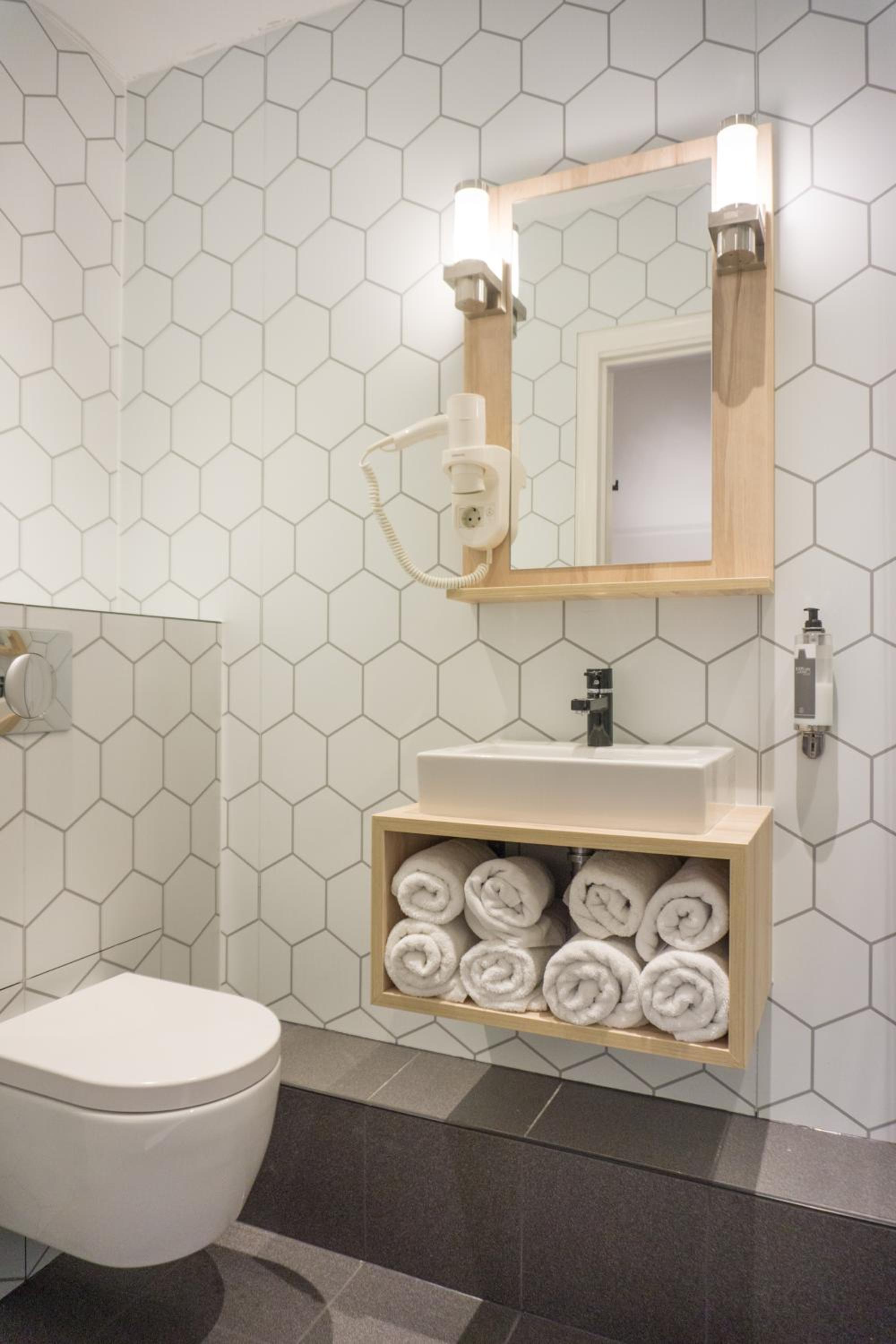 Deluxe Quadruple Room - Canal View