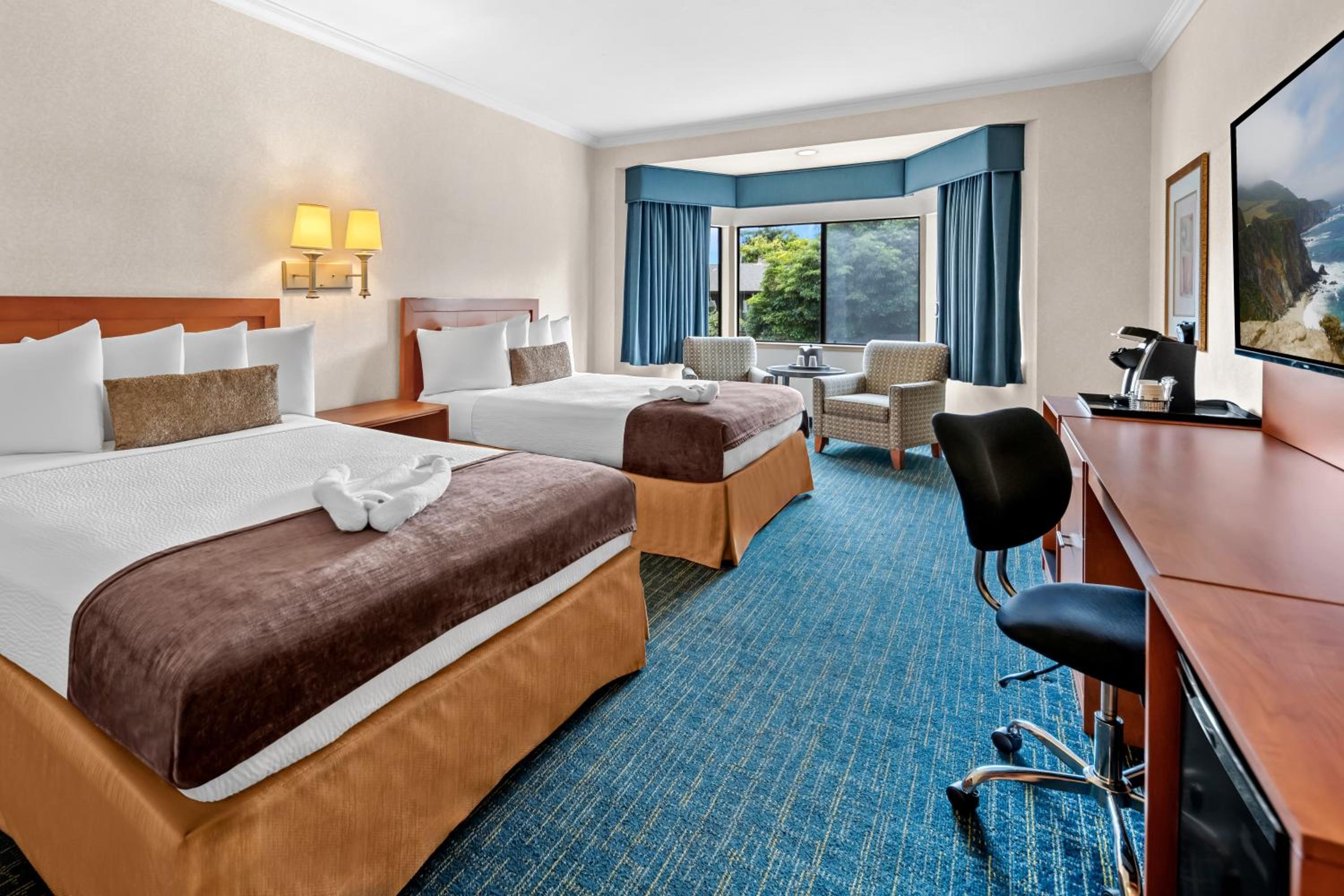 Queen Room with Two Queen Beds with Bath Tub - Mobility Accessible/Non-Smoking