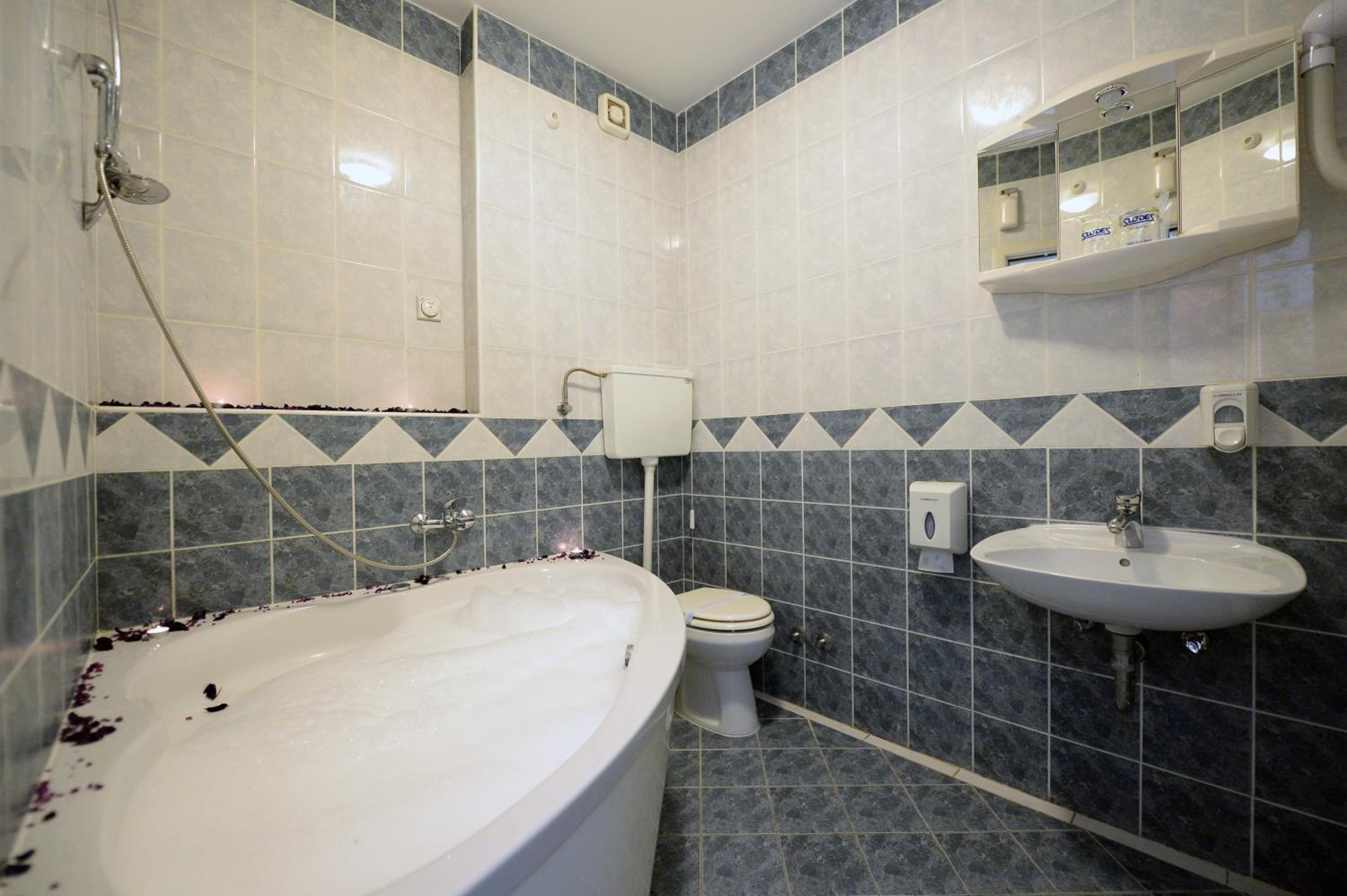 Double Room with Free Parking