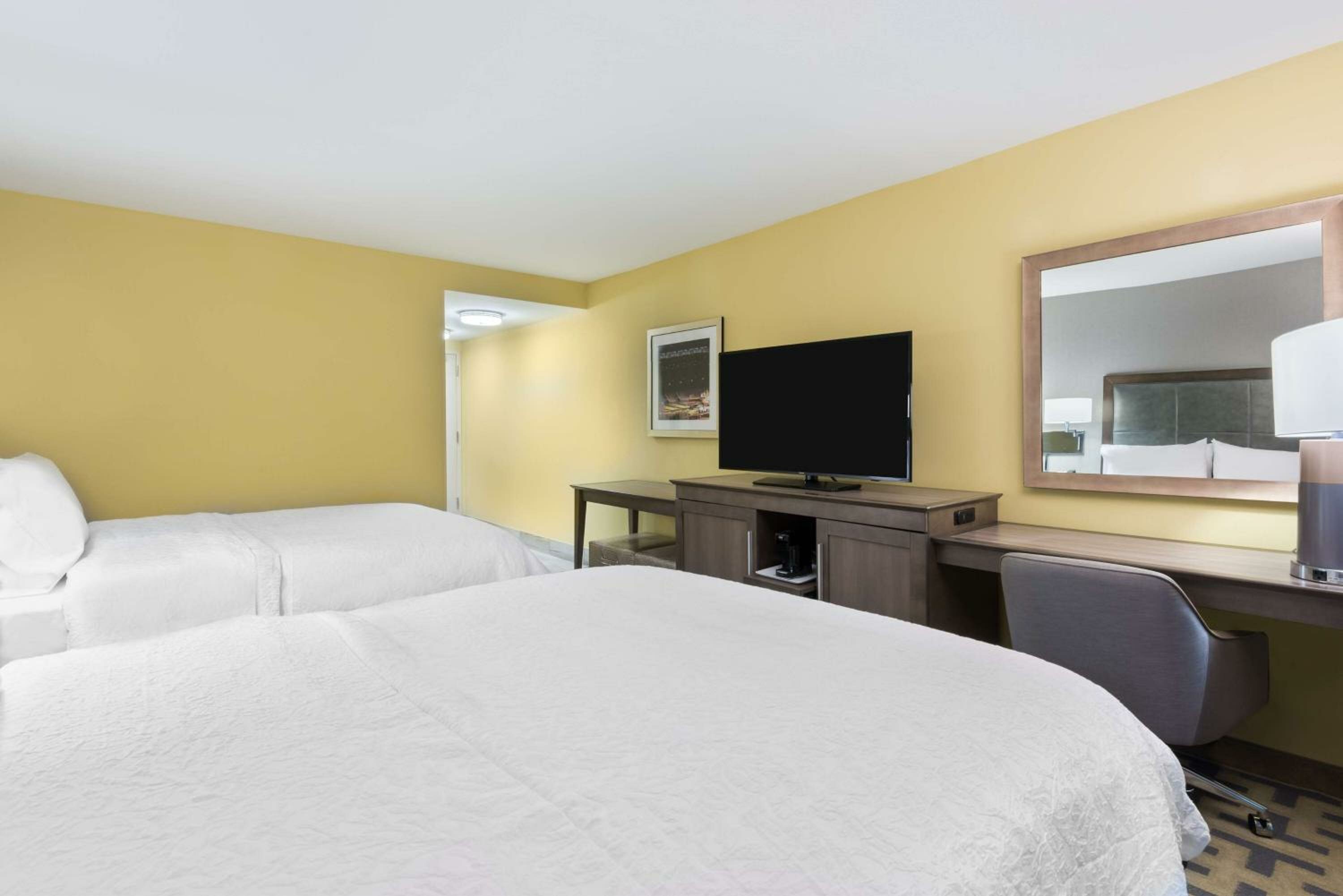 Queen Room with Two Queen Beds - Hearing Access/Non-Smoking