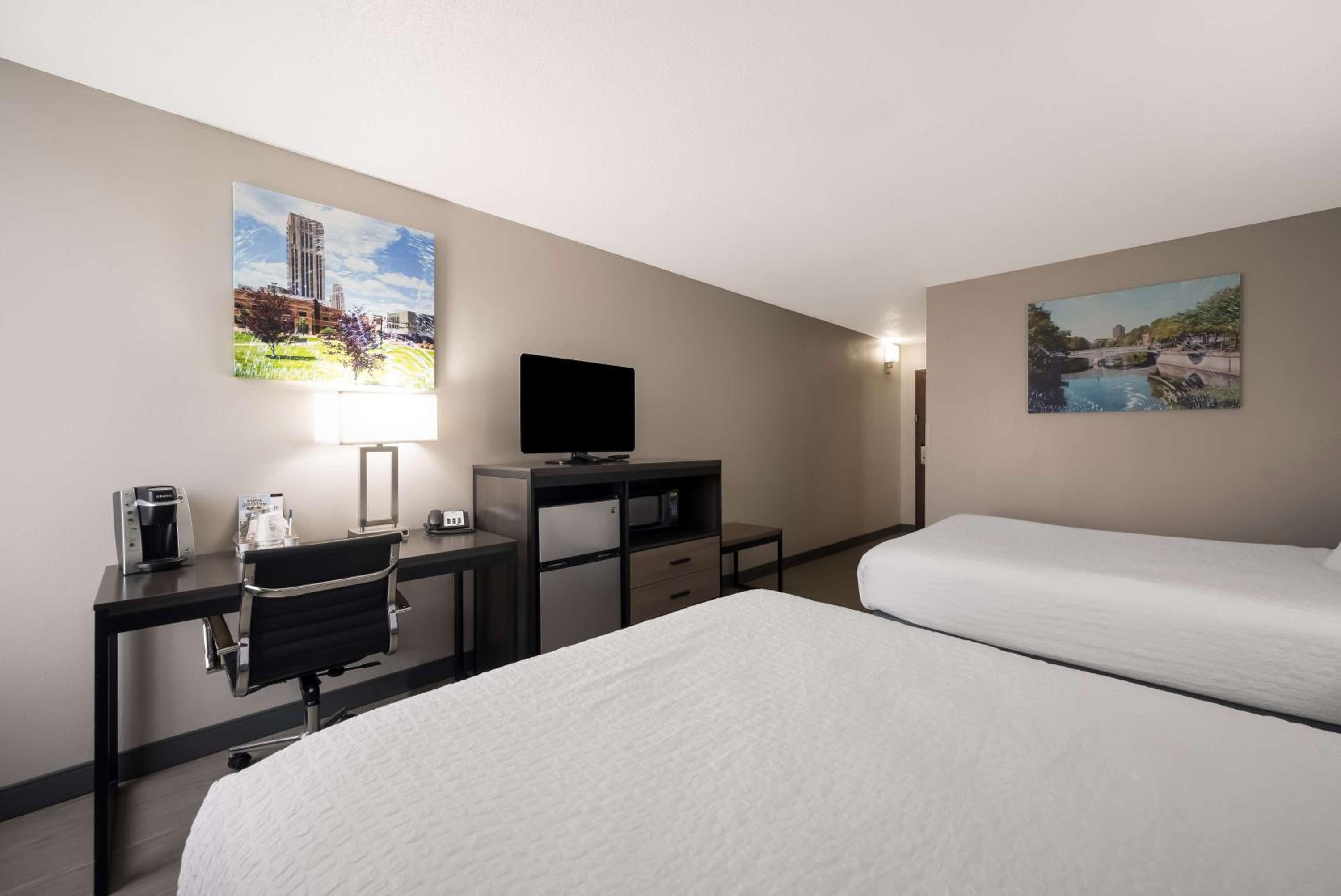 Queen Room with Two Queen Beds - Non-Smoking