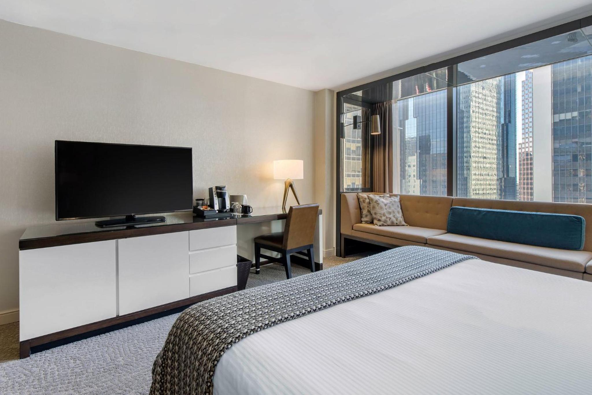 Deluxe Room - 1 King Bed