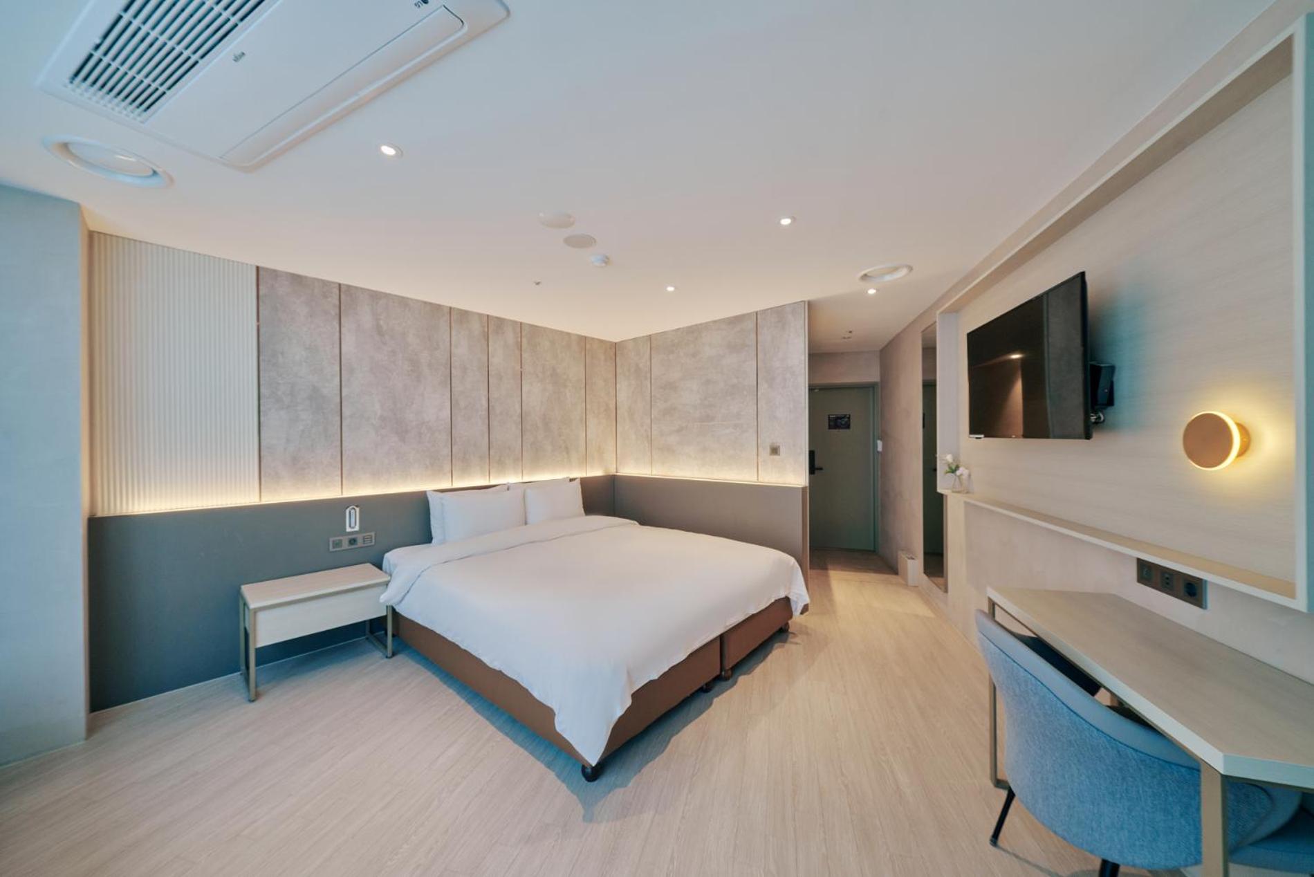 Deluxe Double Room - No View