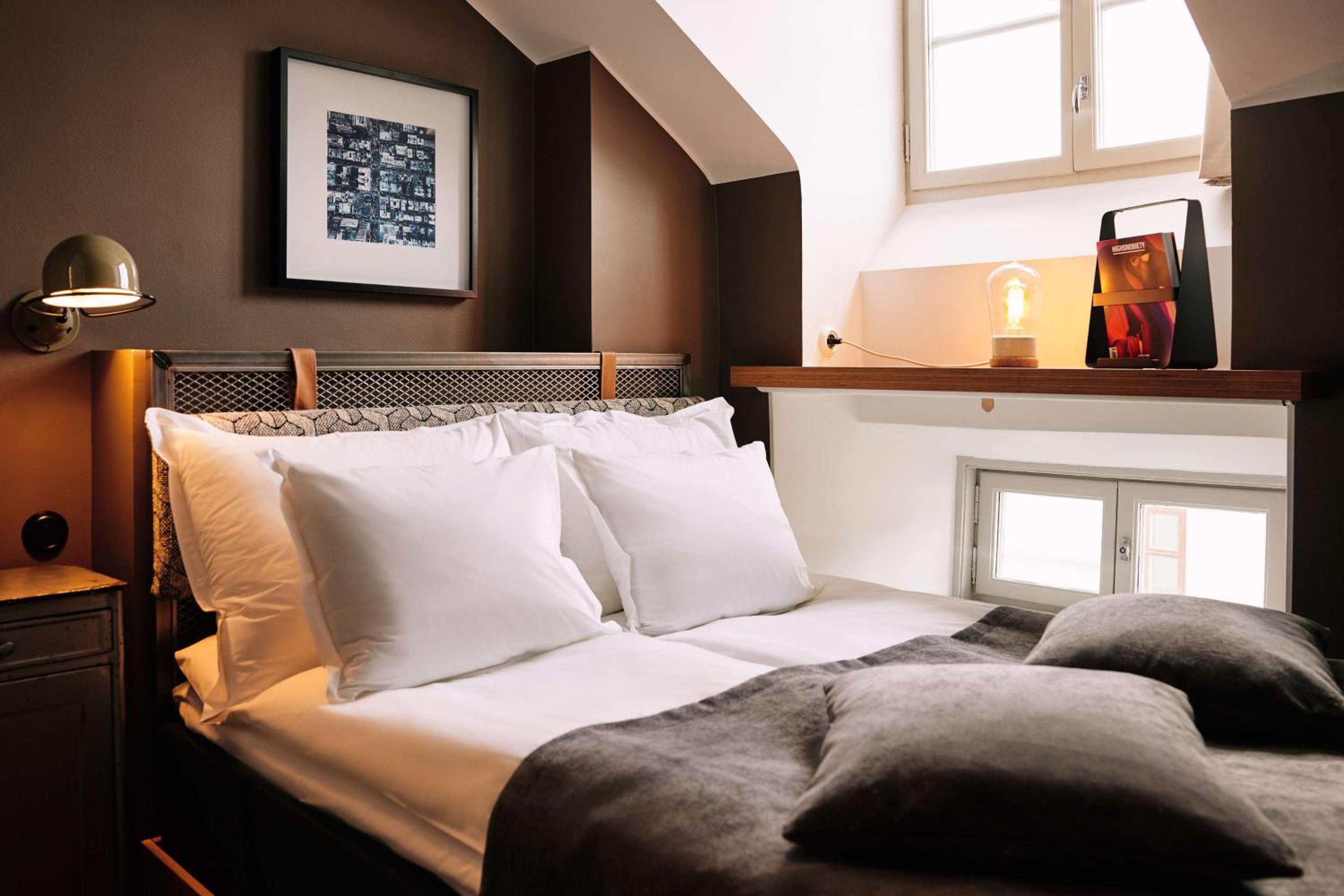 Classic Small Queen Room - Non-Smoking