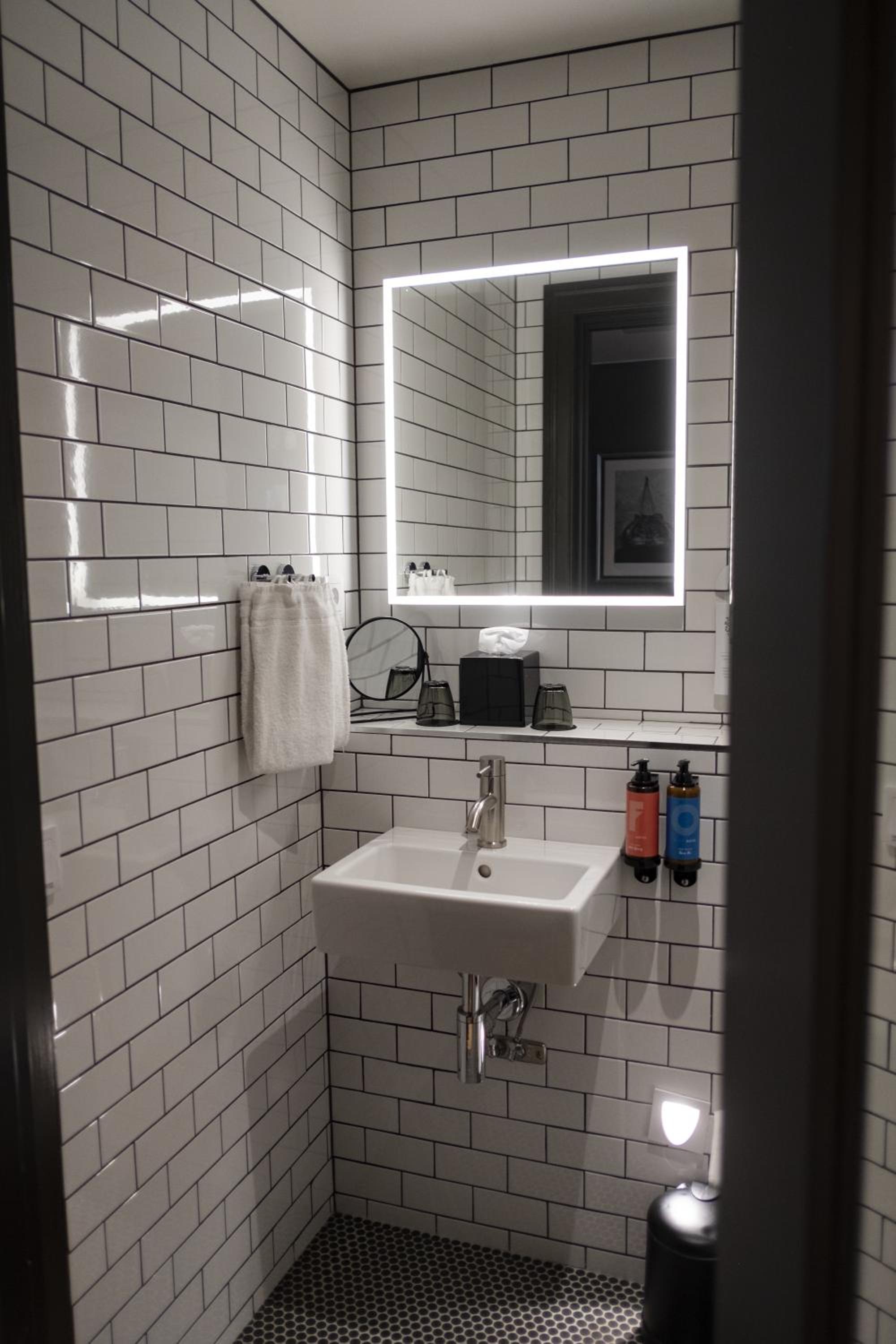 Classic Small Queen Room - Non-Smoking