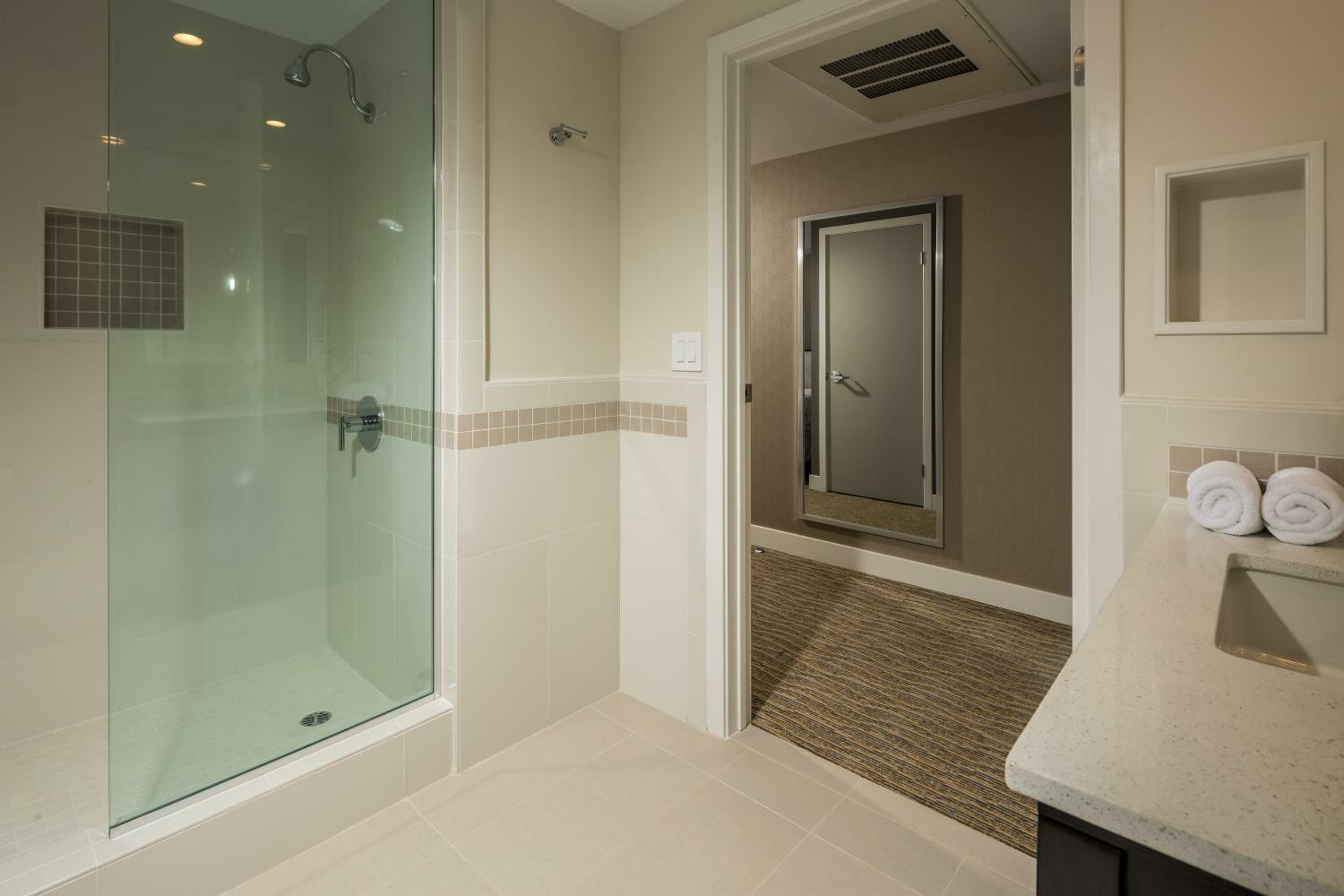 Queen Room - Disability Access