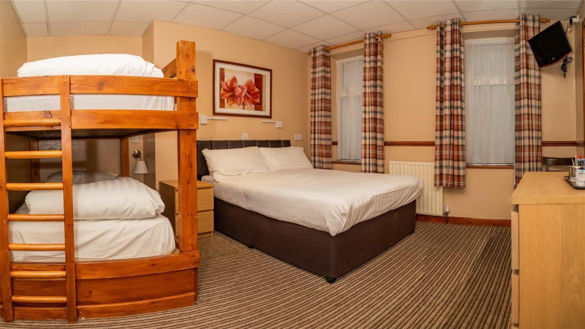 Family Room (Sleeps 4)